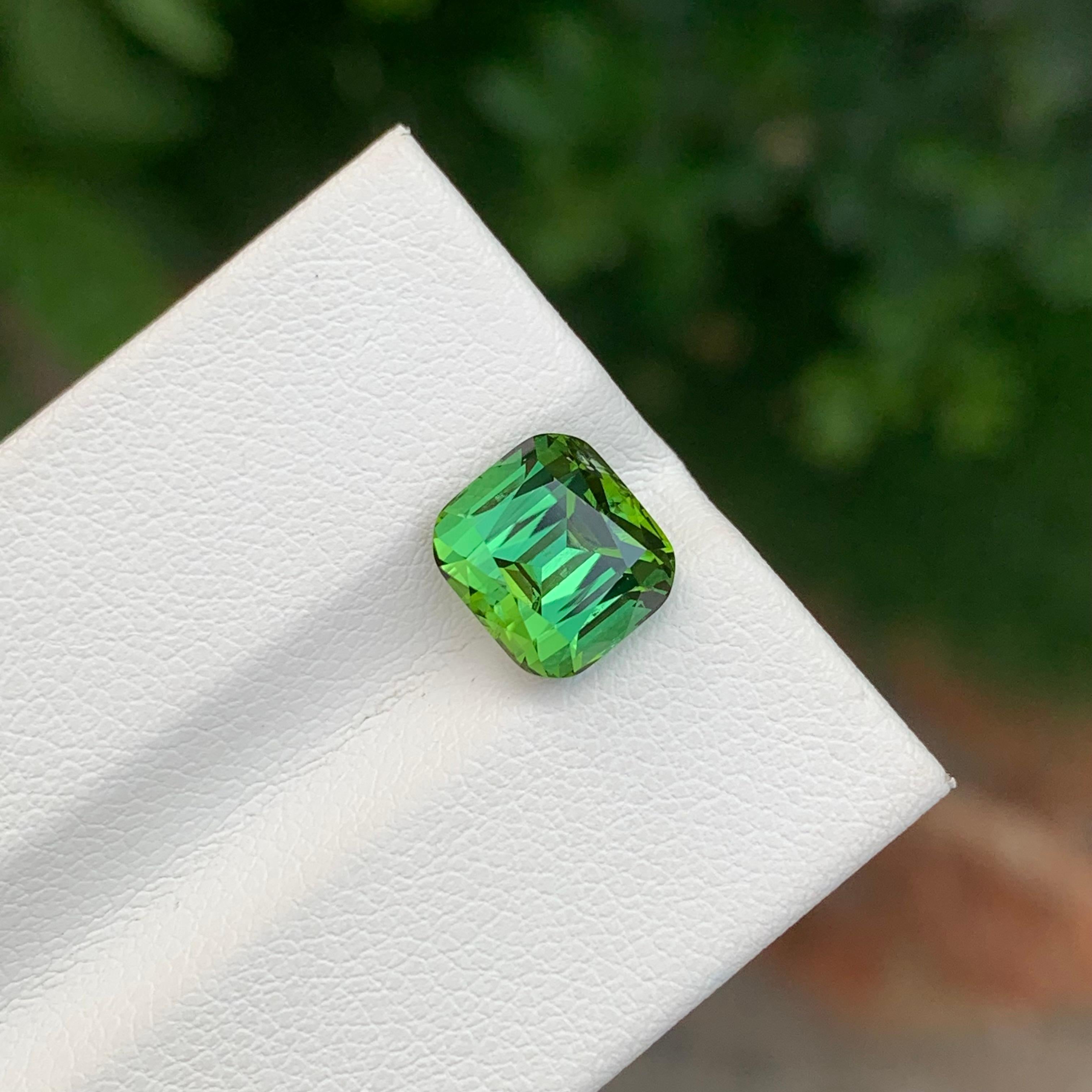 3.40 Carat Natural Loose Green Tourmaline Cushion Shape Gem October Birthstone (pierre de naissance d'octobre) en vente 3