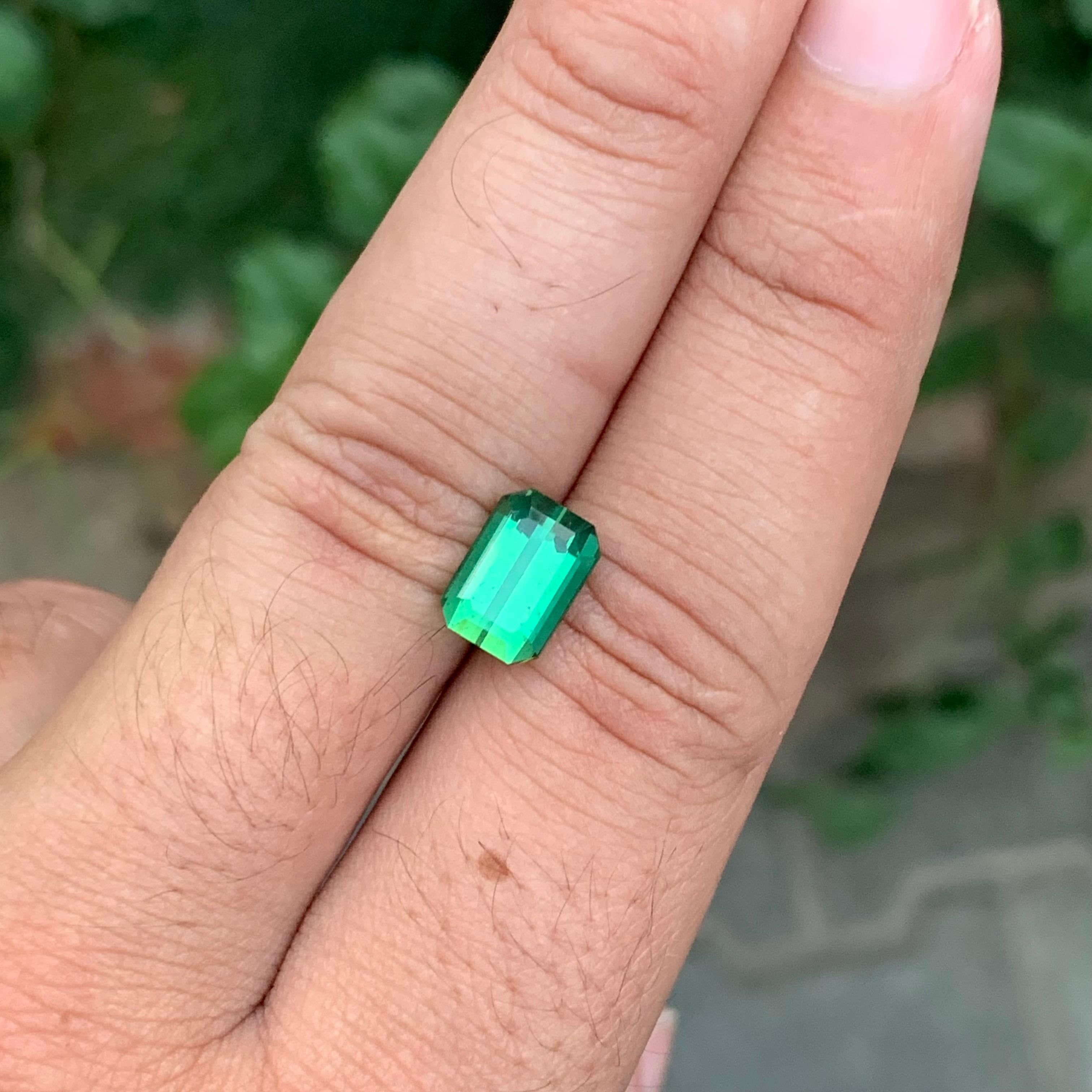 3.40 Carat Natural Loose Green Tourmaline Emerald Shape Gemstone (pierre précieuse en forme d'émeraude) en vente 4