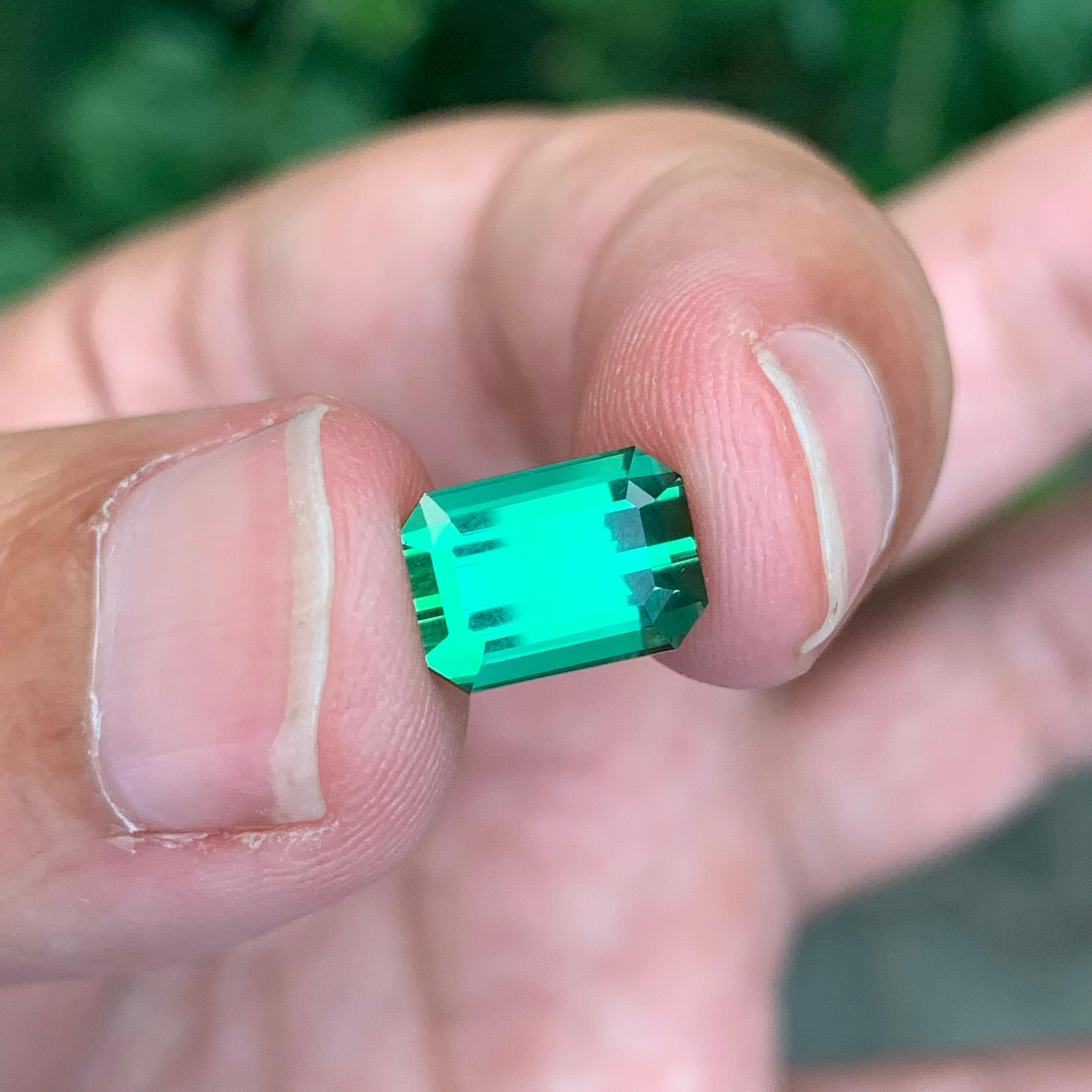 3.40 Carat Natural Loose Green Tourmaline Emerald Shape Gemstone (pierre précieuse en forme d'émeraude) en vente 3