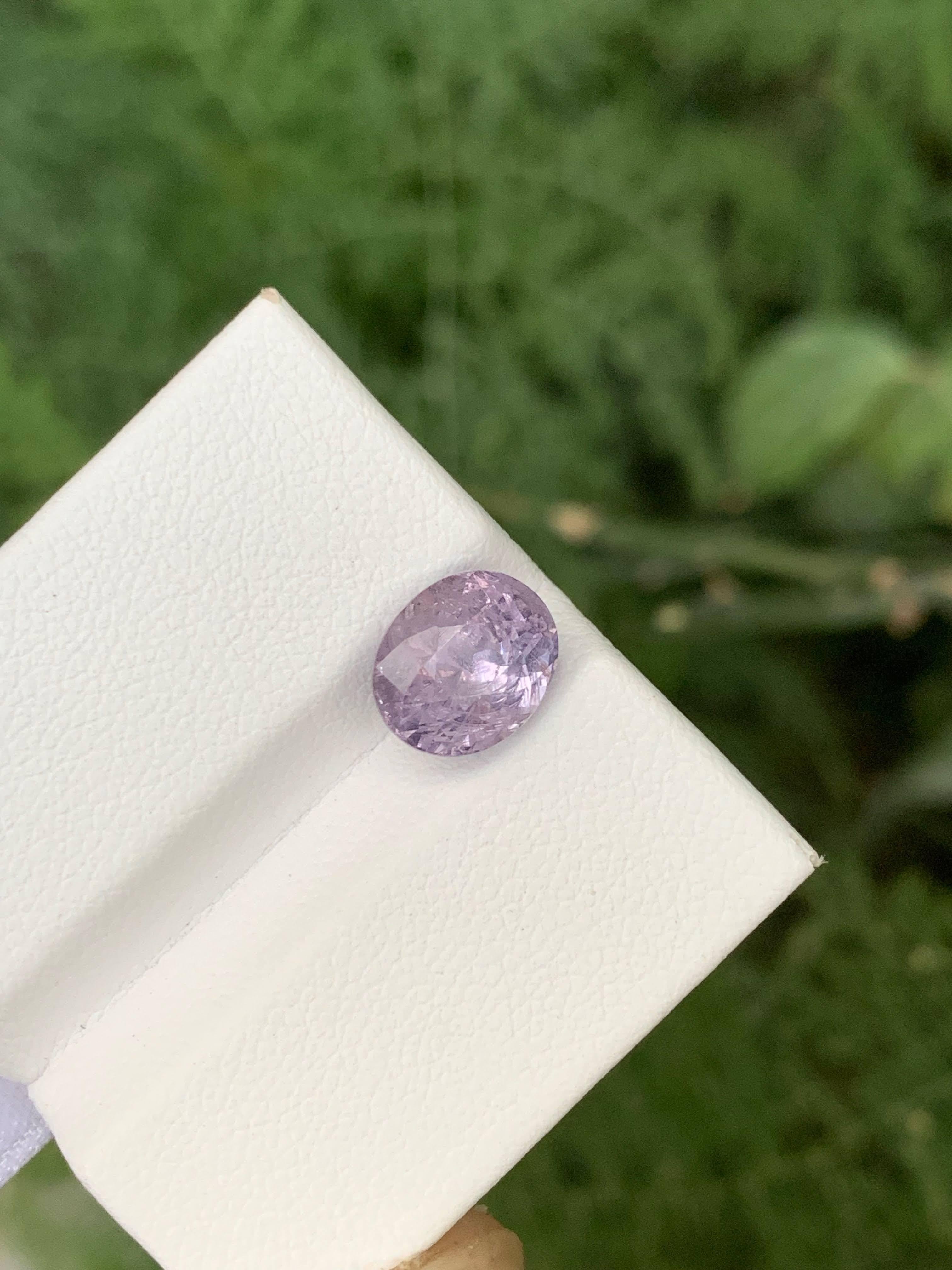 3,40 Carati Nature Spinello Lavanda Sciolto Taglio Ovale Gemma della Tanzania in vendita 4