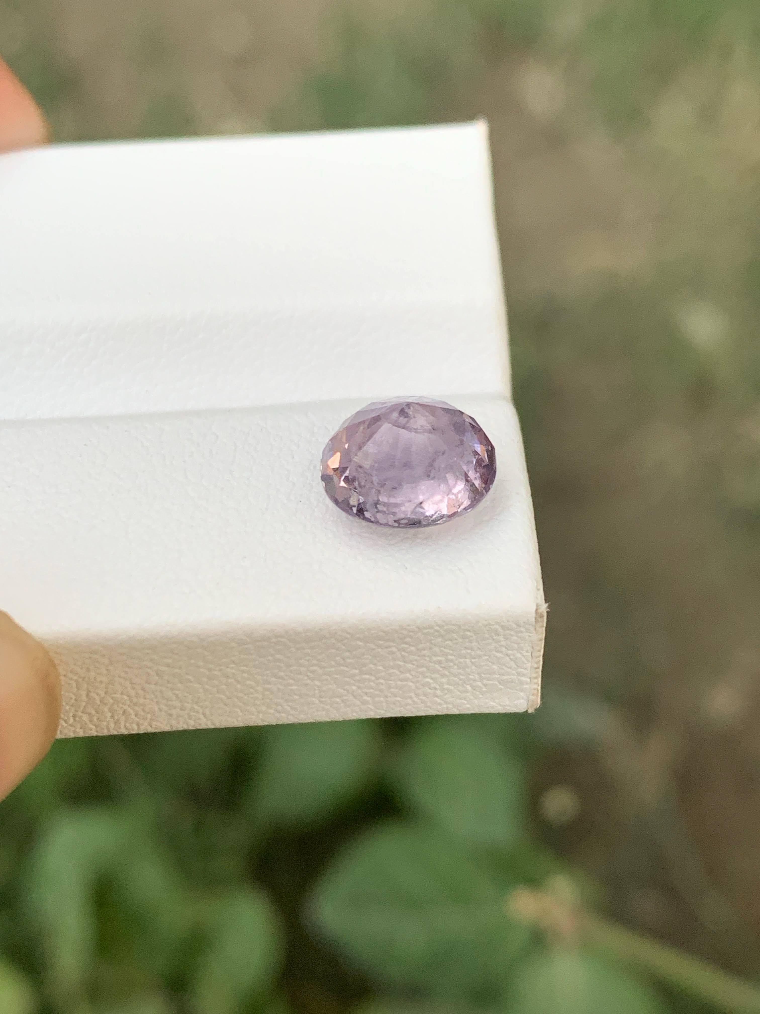 3,40 Carati Nature Spinello Lavanda Sciolto Taglio Ovale Gemma della Tanzania in vendita 2