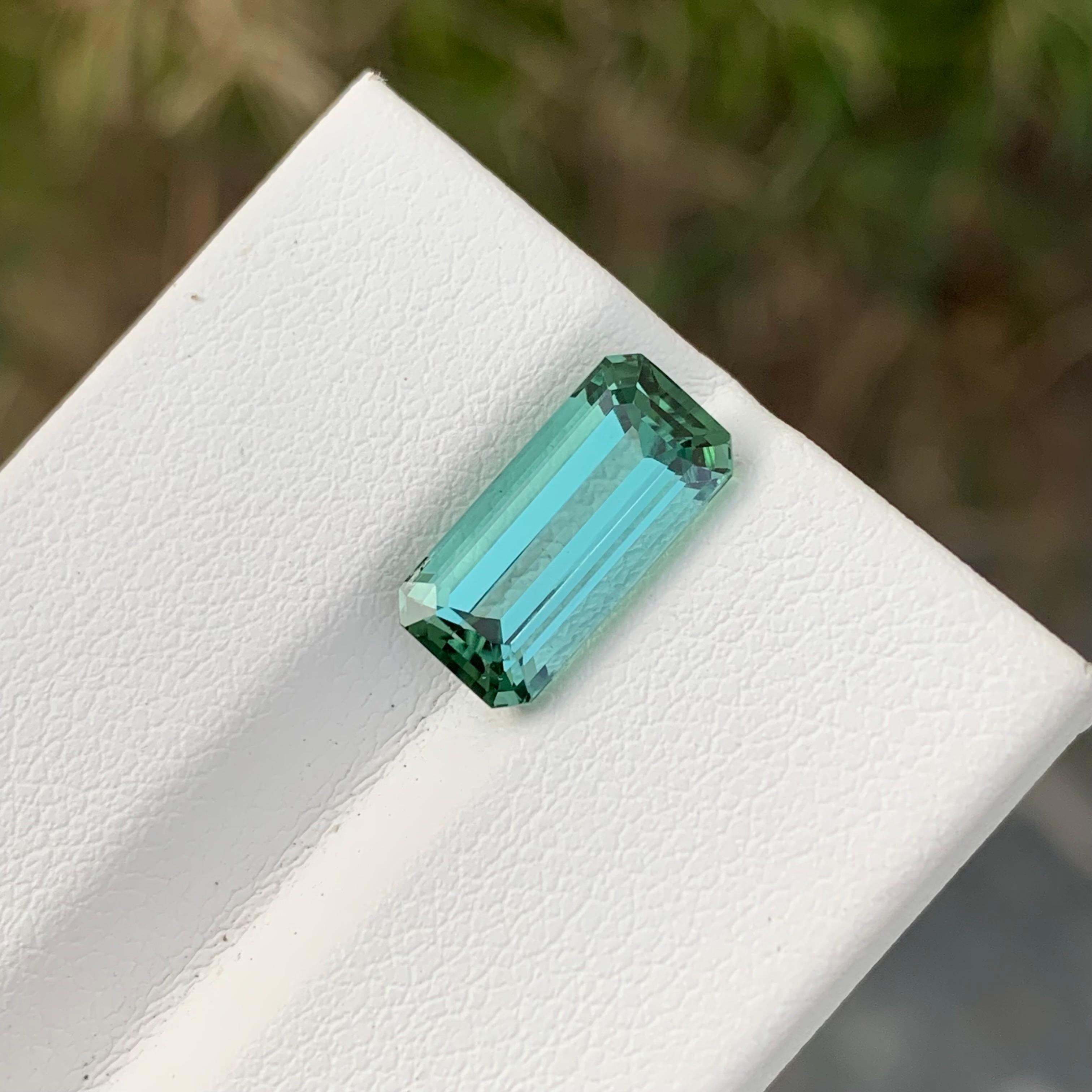 3.40 Carat Natural Loose Mint Green Tourmaline Emerald Shape Gem For Necklace In New Condition For Sale In Peshawar, PK