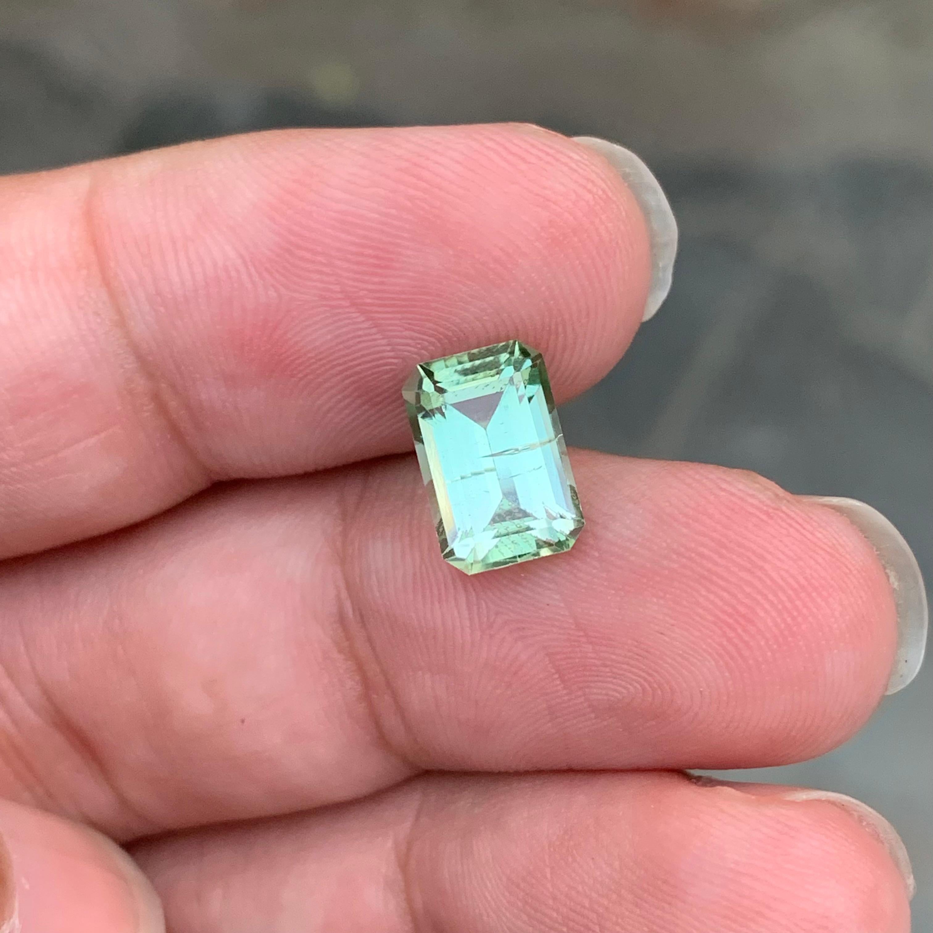 Superbe tourmaline naturelle non sertie de 3,40 carats en vente 5