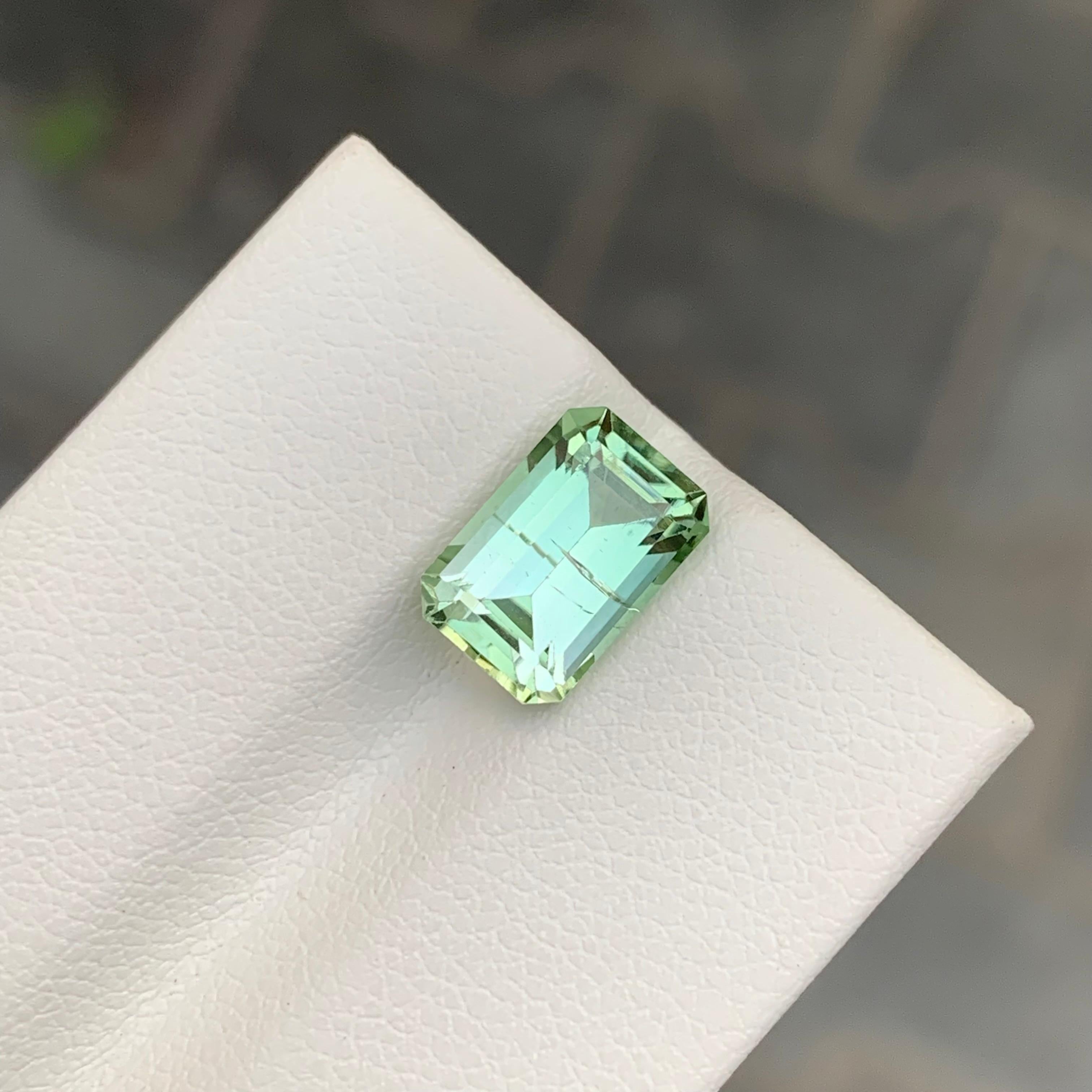 Tourmaline verte à facettes

Poids : 3,40 carats
Dimension : 10,2 x 6,9 x 5,6 mm
Couleur : Vert menthe
Traitement : Non
Certificat : Sur demande du client
Forme : Émeraude


La tourmaline est une pierre précieuse captivante connue pour sa