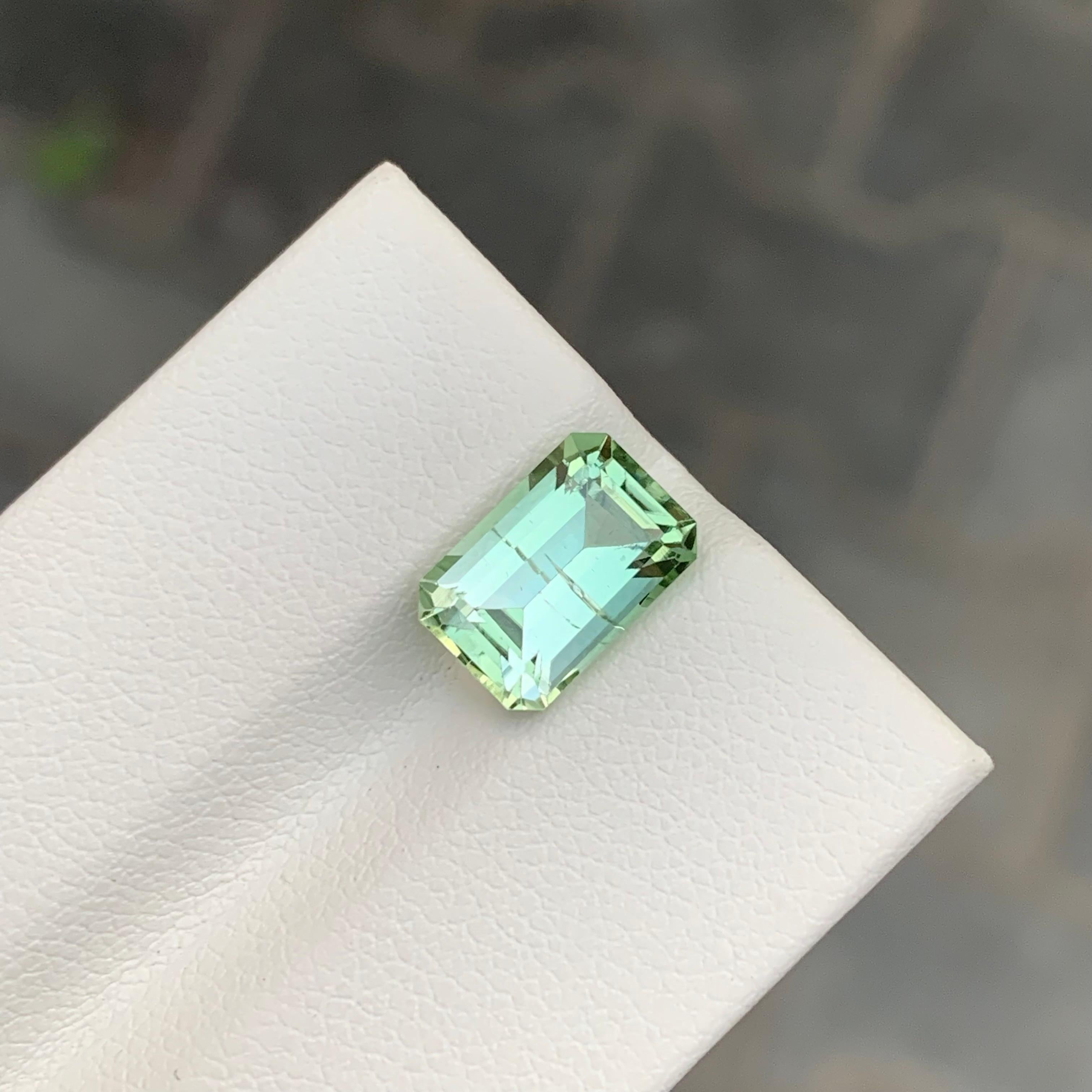 Arts and Crafts Superbe tourmaline naturelle non sertie de 3,40 carats en vente