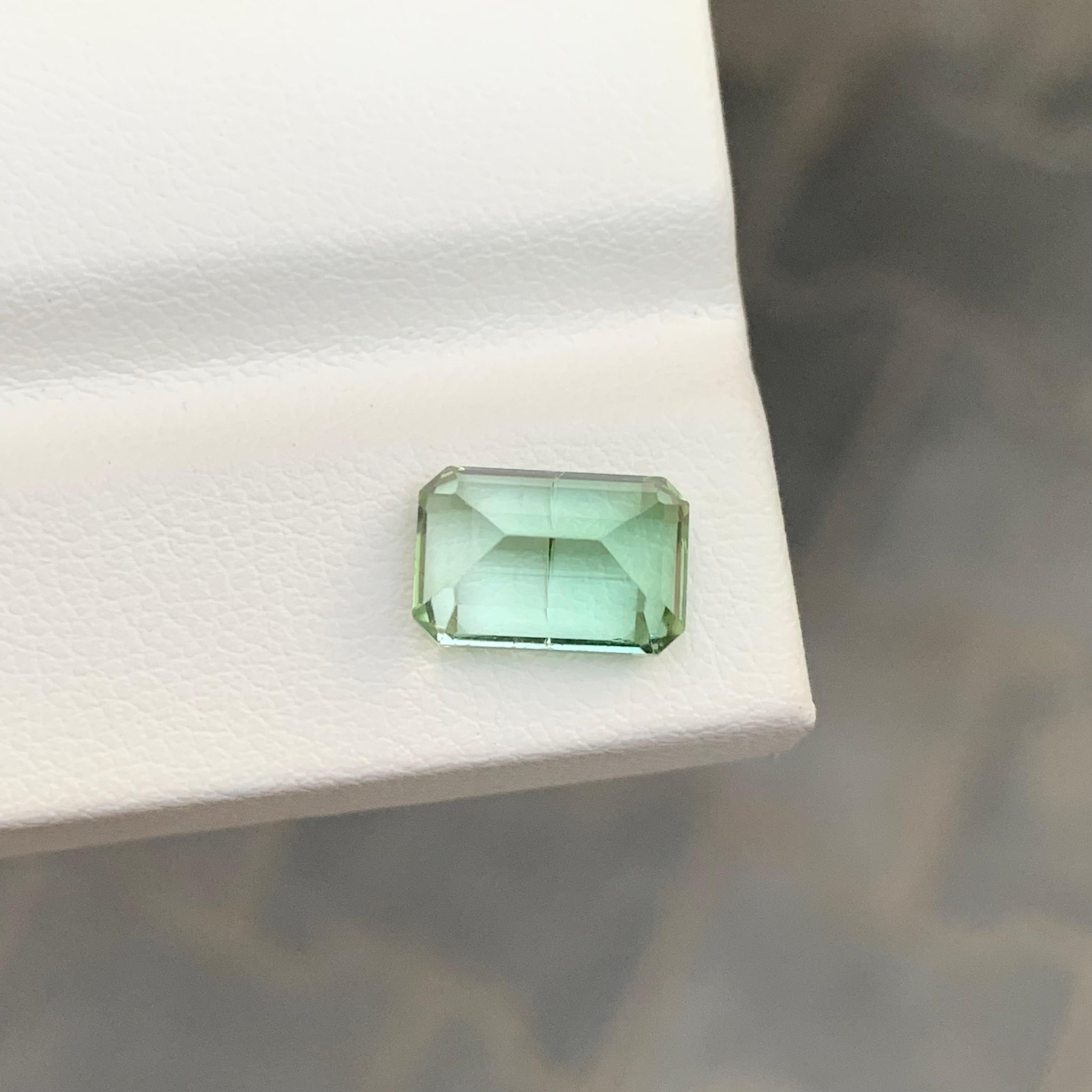 Superbe tourmaline naturelle non sertie de 3,40 carats en vente 2
