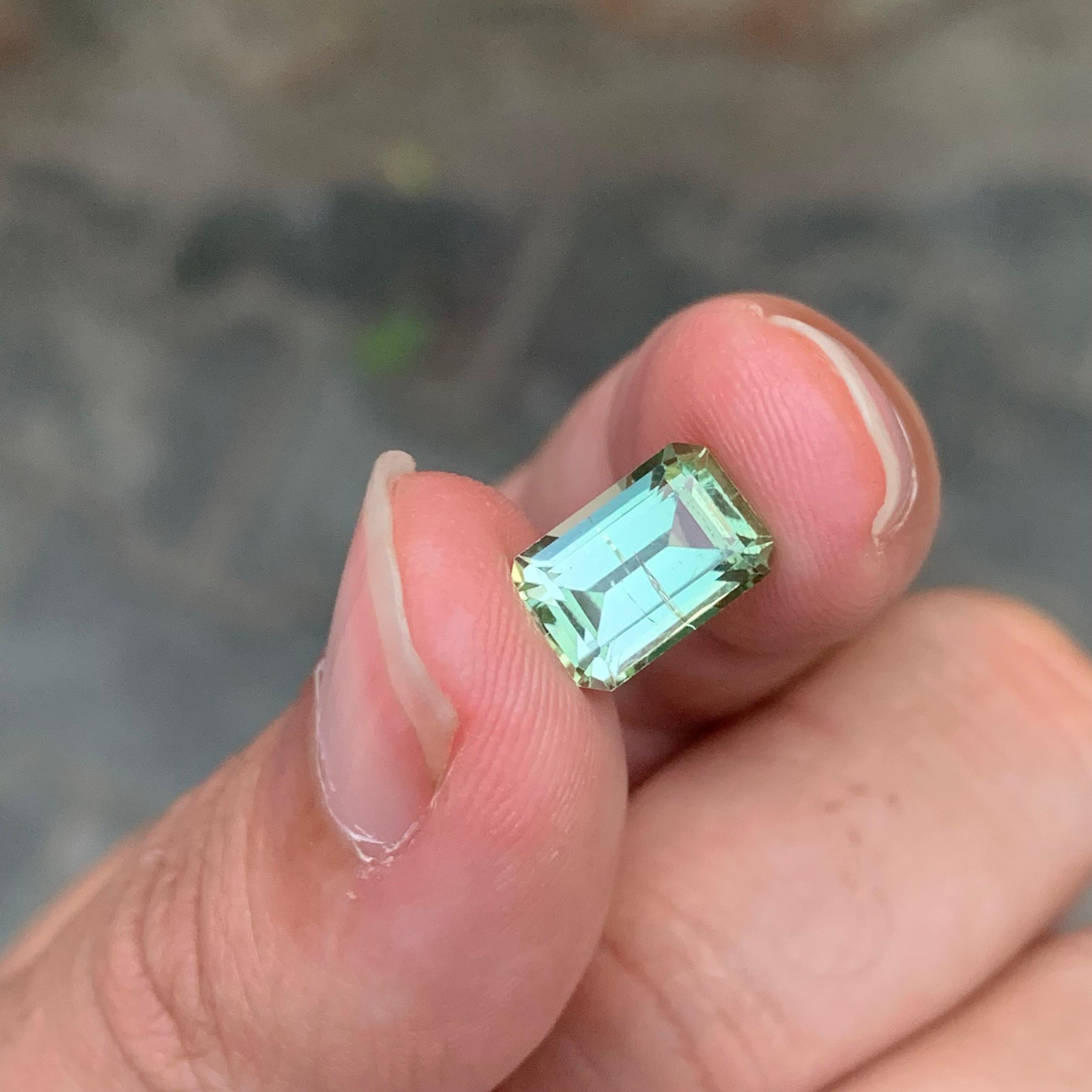 Superbe tourmaline naturelle non sertie de 3,40 carats en vente 3