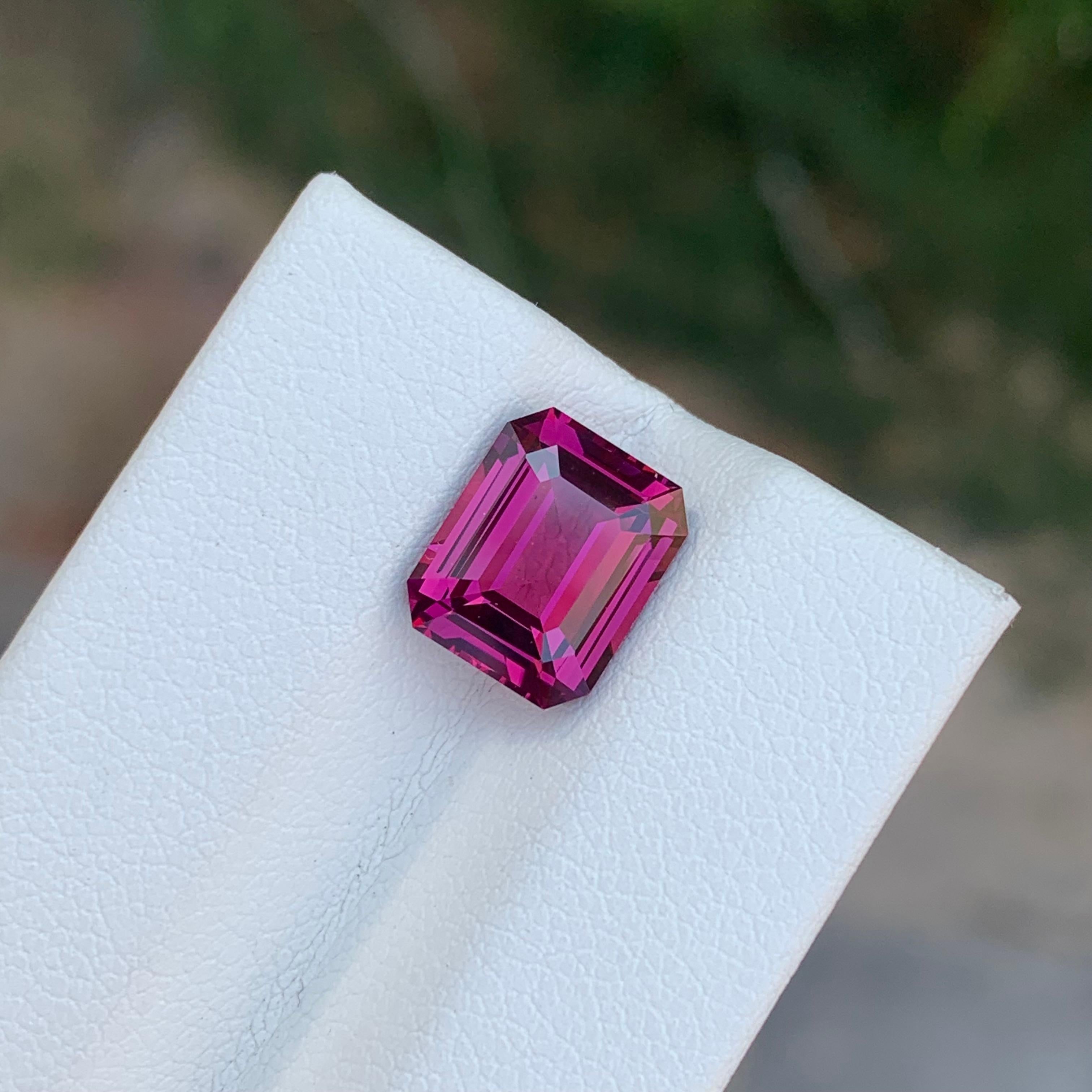 3.40 Karat natürlicher loser Rhodolith Granat Smaragd Form Edelstein (Smaragdschliff) im Angebot