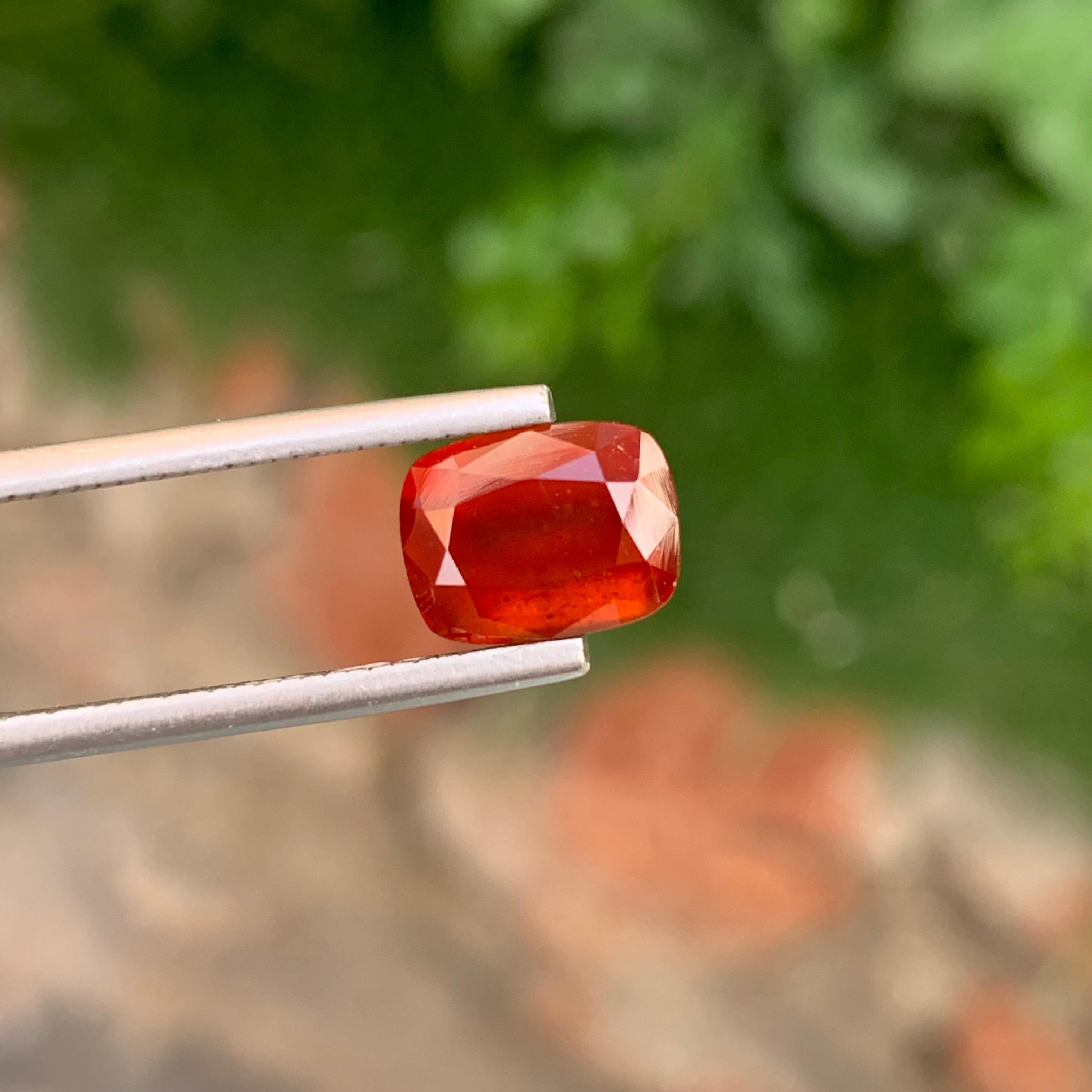 Arts and Crafts 3,40 carati di granato fumé naturale sfuso di assonite a forma di cuscino per anello in vendita
