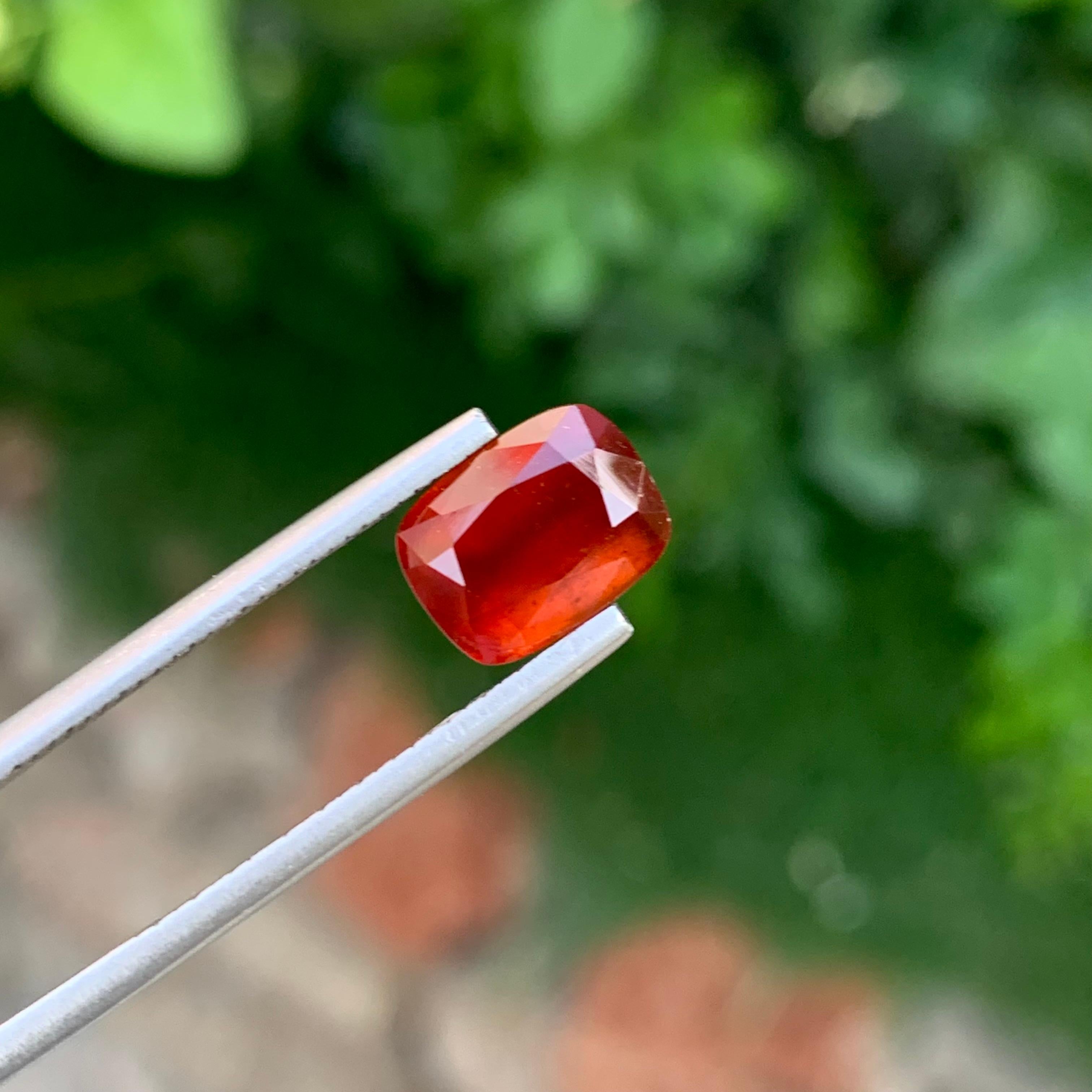3,40 carati di granato fumé naturale sfuso di assonite a forma di cuscino per anello in vendita 1