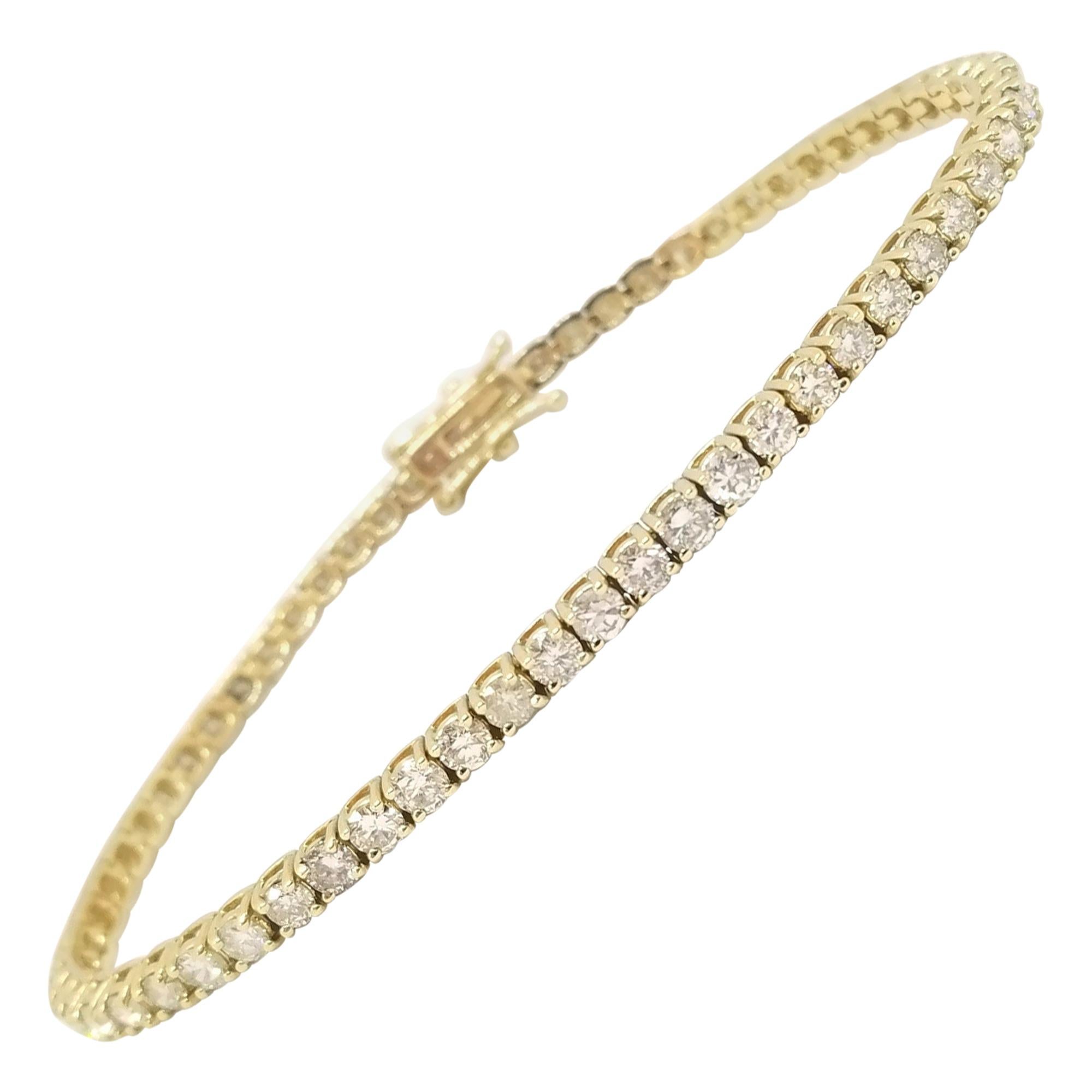 A quality tennis bracelet, round-brilliant cut diamonds. set on 14k yellow gold. each stone is set in a classic four-prong style for maximum light brilliance. 7 inch length.  
Average Color G
Average Clarity VS
2.9 mm wide.