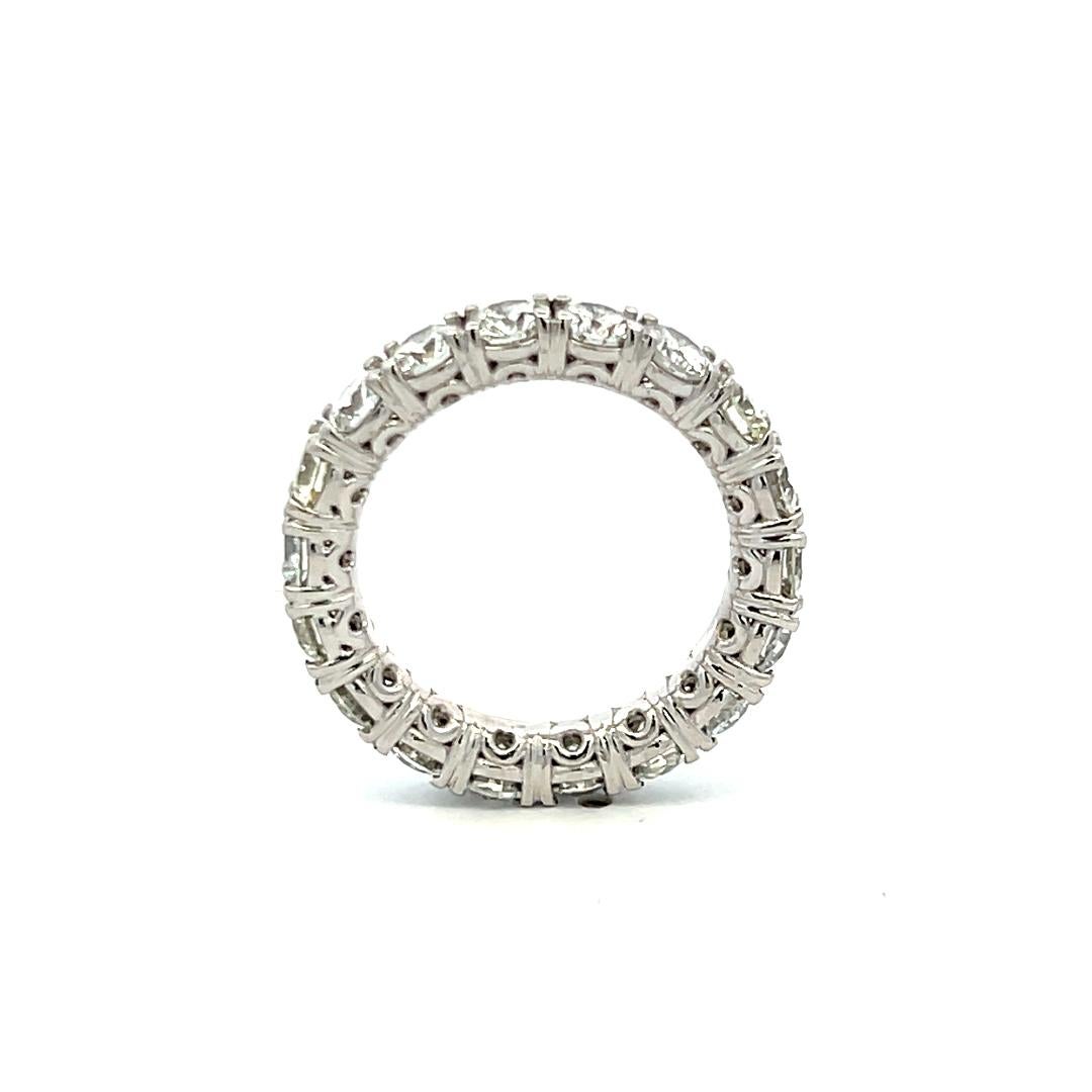 3.40 Carat Round Brilliant G VS Diamond Platinum Eternity Band Ring en vente 5