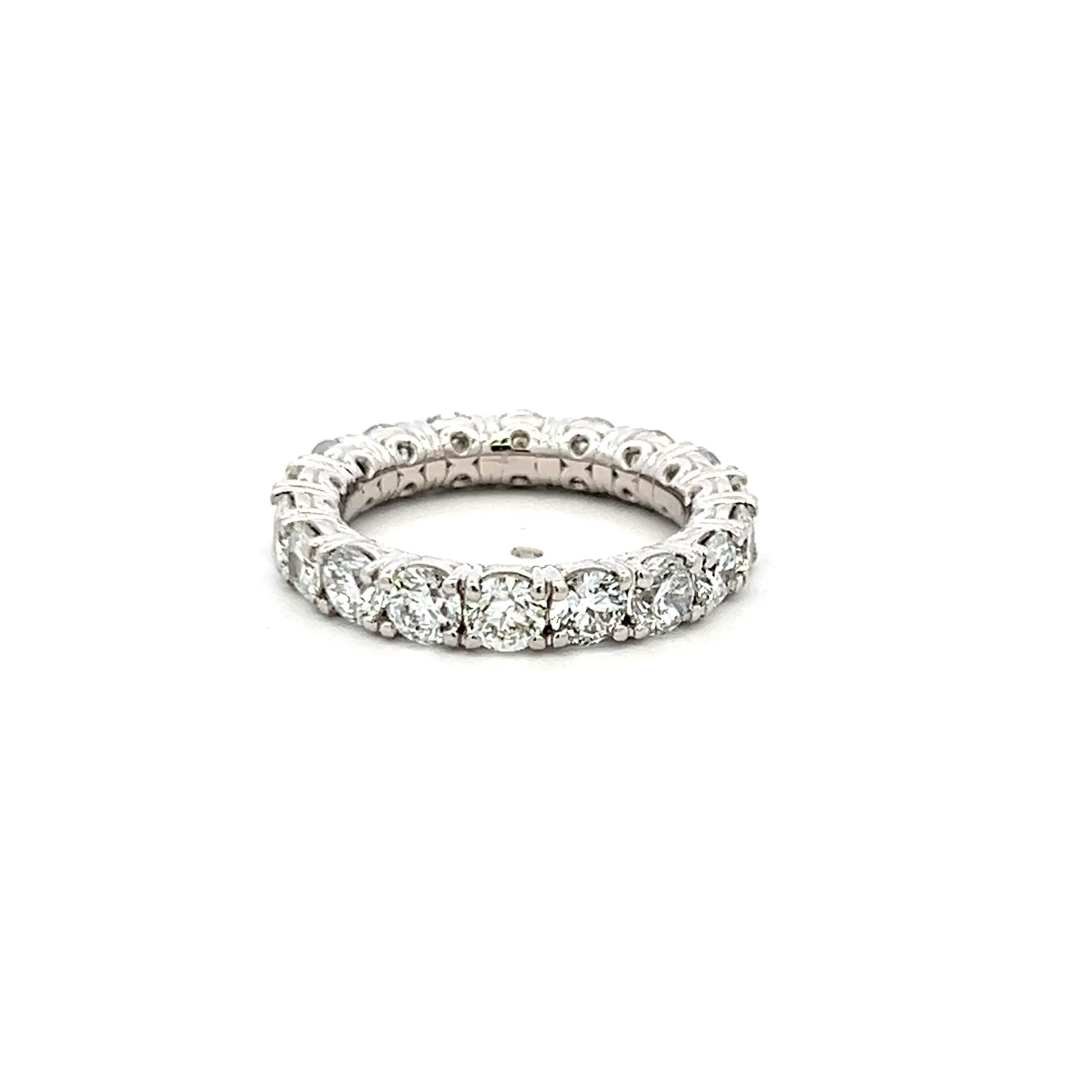 3.40 Carat Round Brilliant G VS Diamond Platinum Eternity Band Ring Neuf - En vente à New York, NY