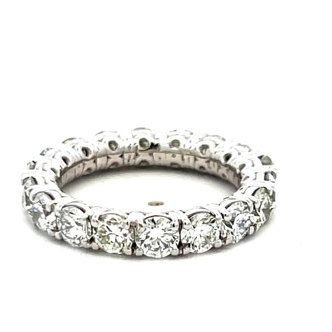 3.40 Carat Round Brilliant G VS Diamond Platinum Eternity Band Ring en vente 1