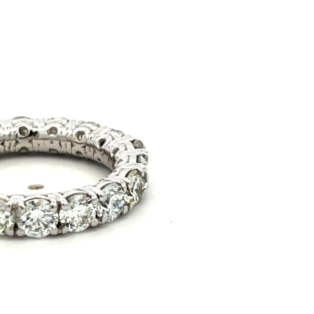 3.40 Carat Round Brilliant G VS Diamond Platinum Eternity Band Ring en vente 2