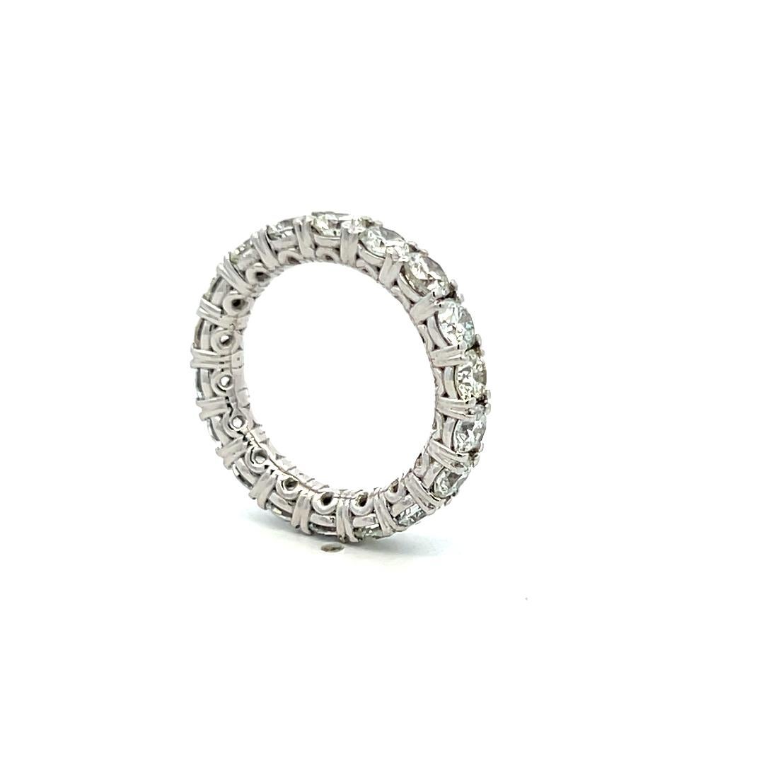 3.40 Carat Round Brilliant G VS Diamond Platinum Eternity Band Ring en vente 3