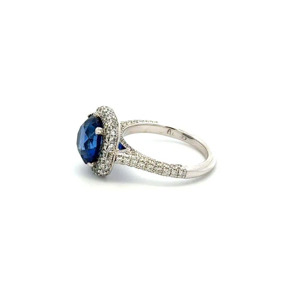 Taille ronde 3.40 Carat Royal Blue Sapphire Diamond Gold Statement Ring Estate Fine Jewelry en vente