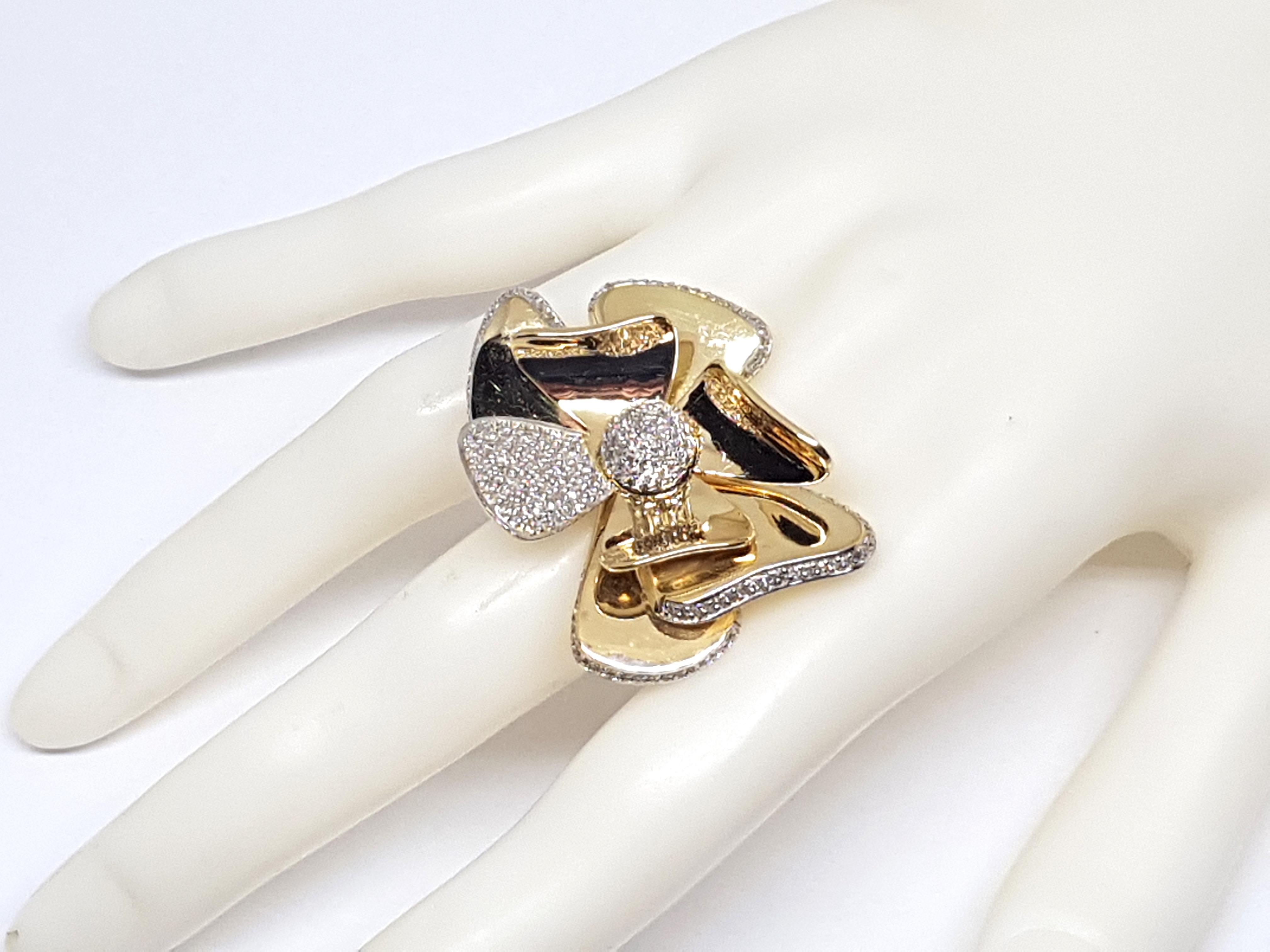 3.40 Carat Yellow White Gold Diamond Flower Ring For Sale 5
