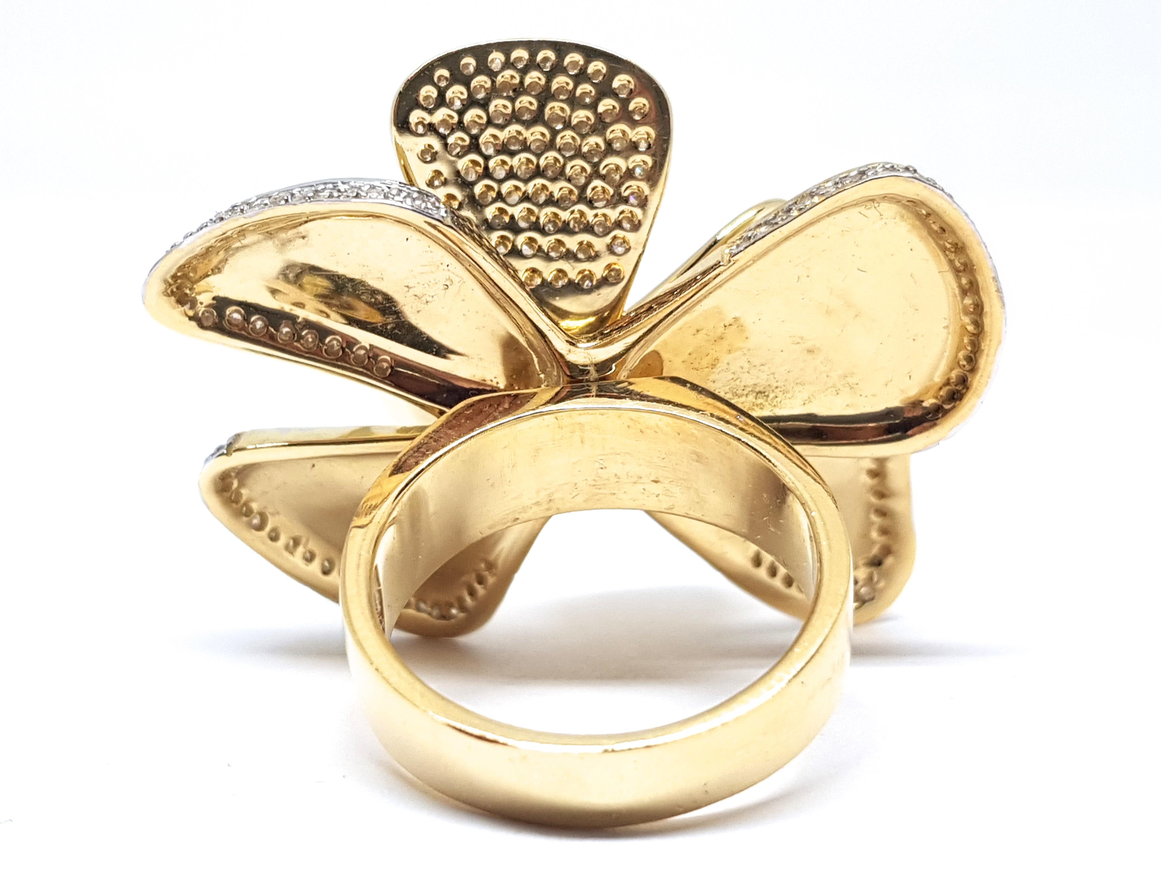 Women's 3.40 Carat Yellow White Gold Diamond Flower Ring For Sale