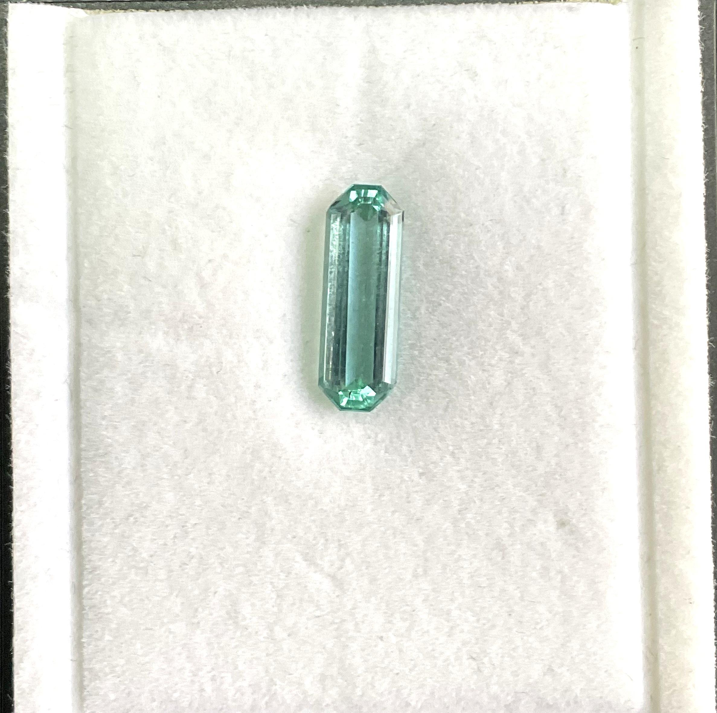 Women's or Men's 3.40 Carats Beryl Emerald Top Quality Octa Cut Stone For Jewelry Natural Gem For Sale