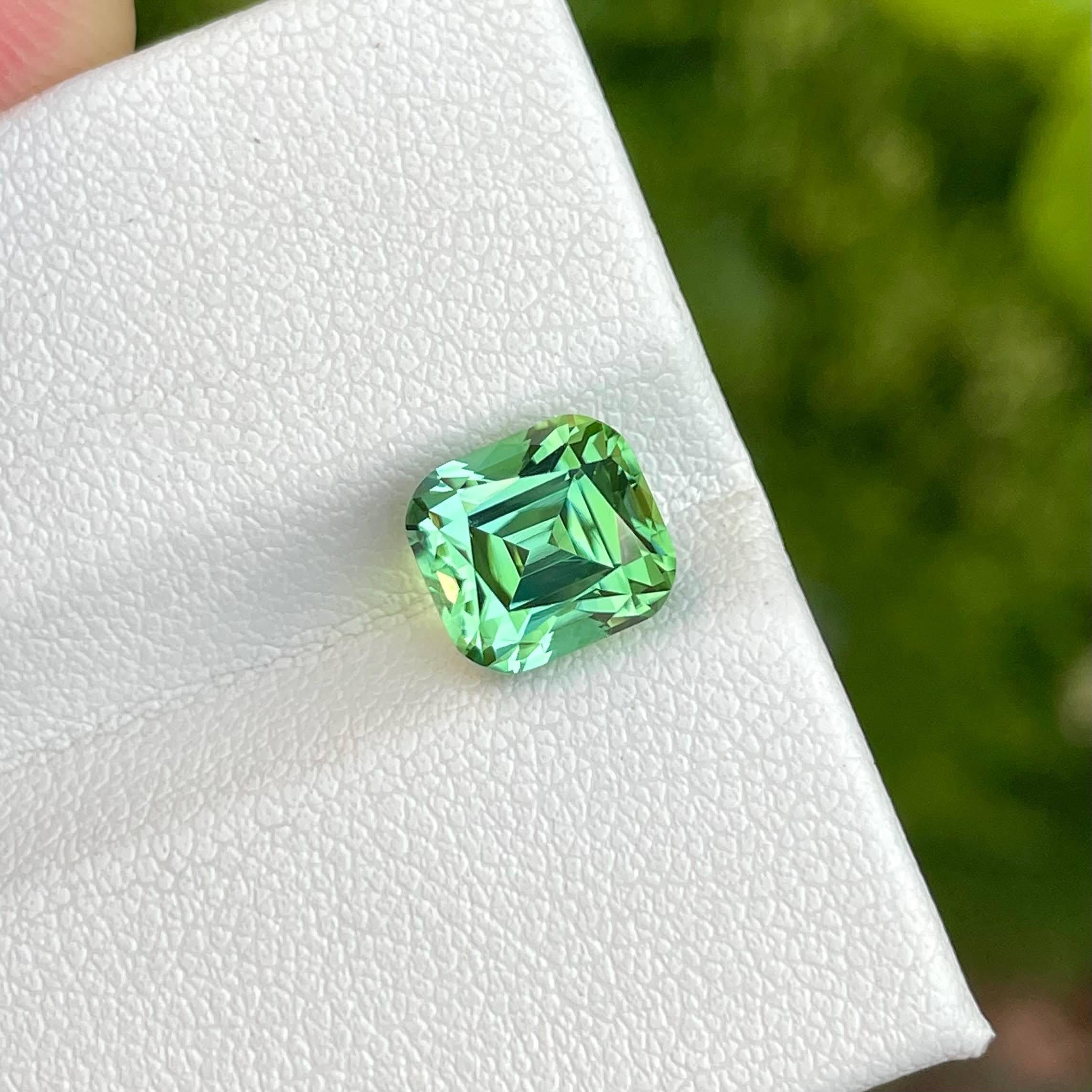 Taille coussin Pierre précieuse afghane taille coussin, tourmaline verte menthe fine de 3,40 carats en vente