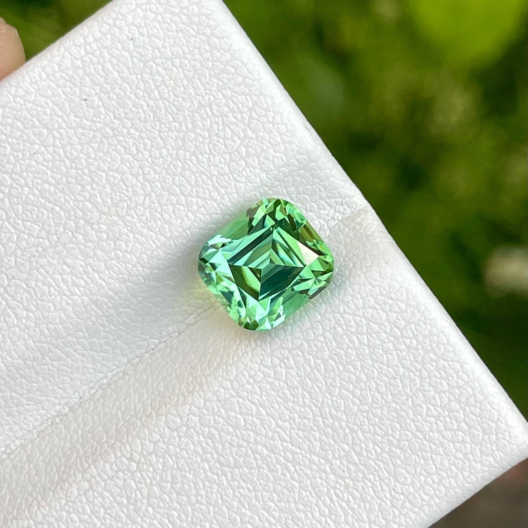 Pierre précieuse afghane taille coussin, tourmaline verte menthe fine de 3,40 carats Neuf - En vente à Bangkok, TH