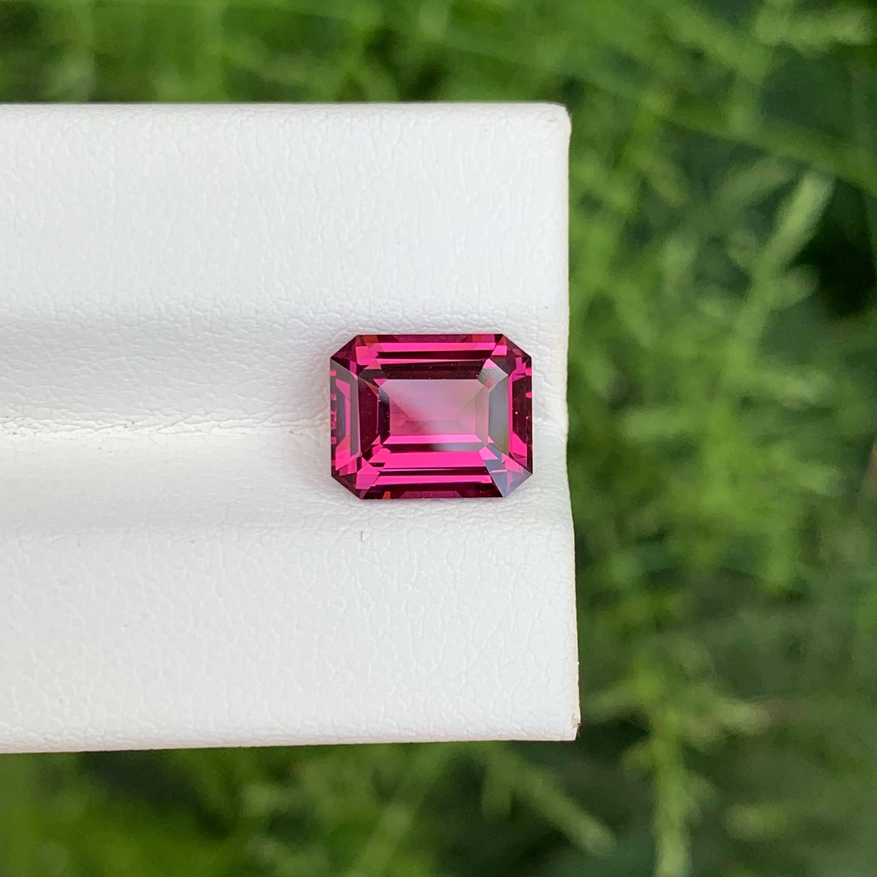 3.40 carats Hot Pink Garnet Stone Emerald Cut Natural Nigerian Gemstone In New Condition For Sale In Bangkok, TH