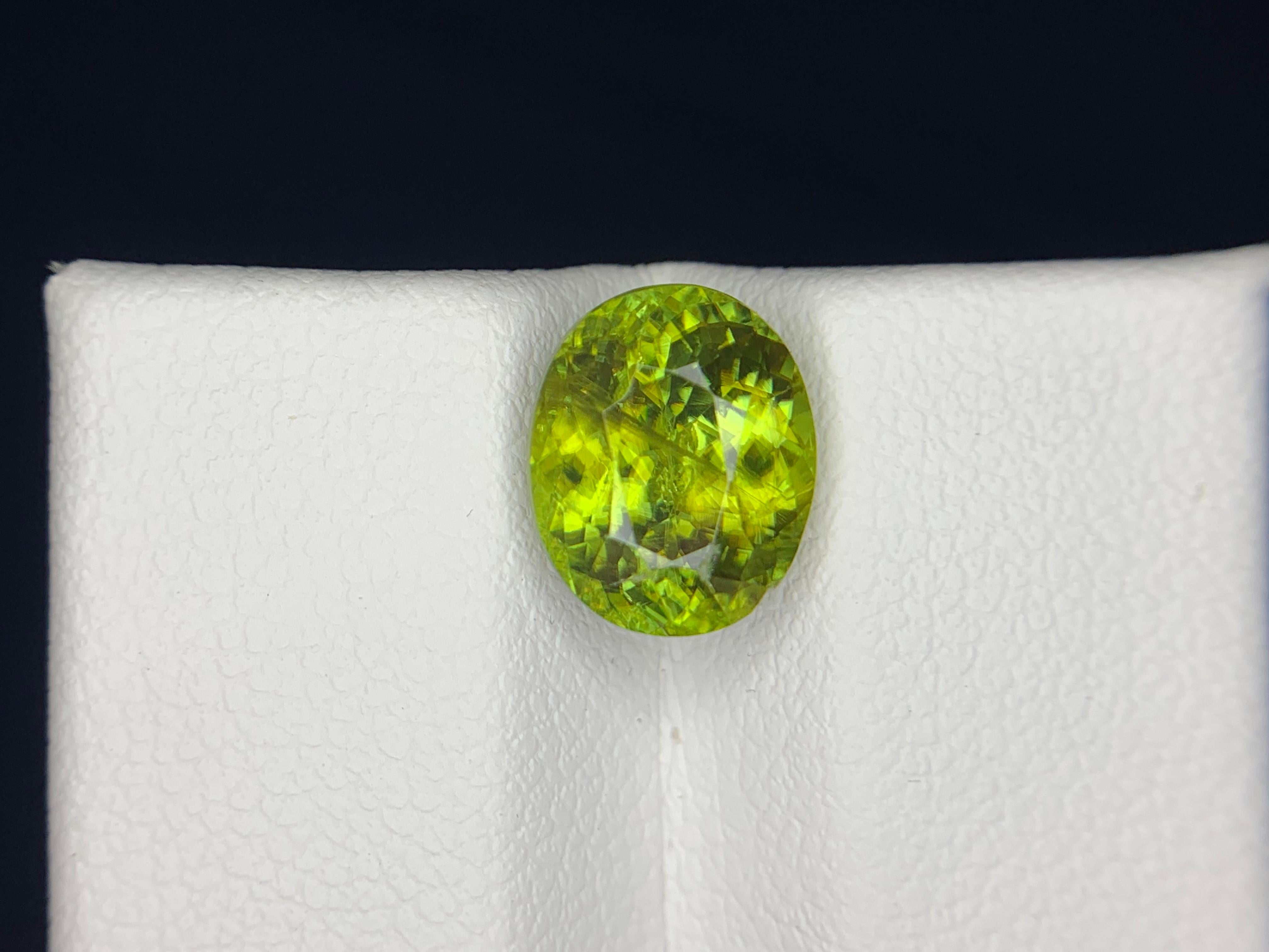 3.40 Carats Loose Titanite (Sphene) Natural Gemstone (Ovalschliff) im Angebot