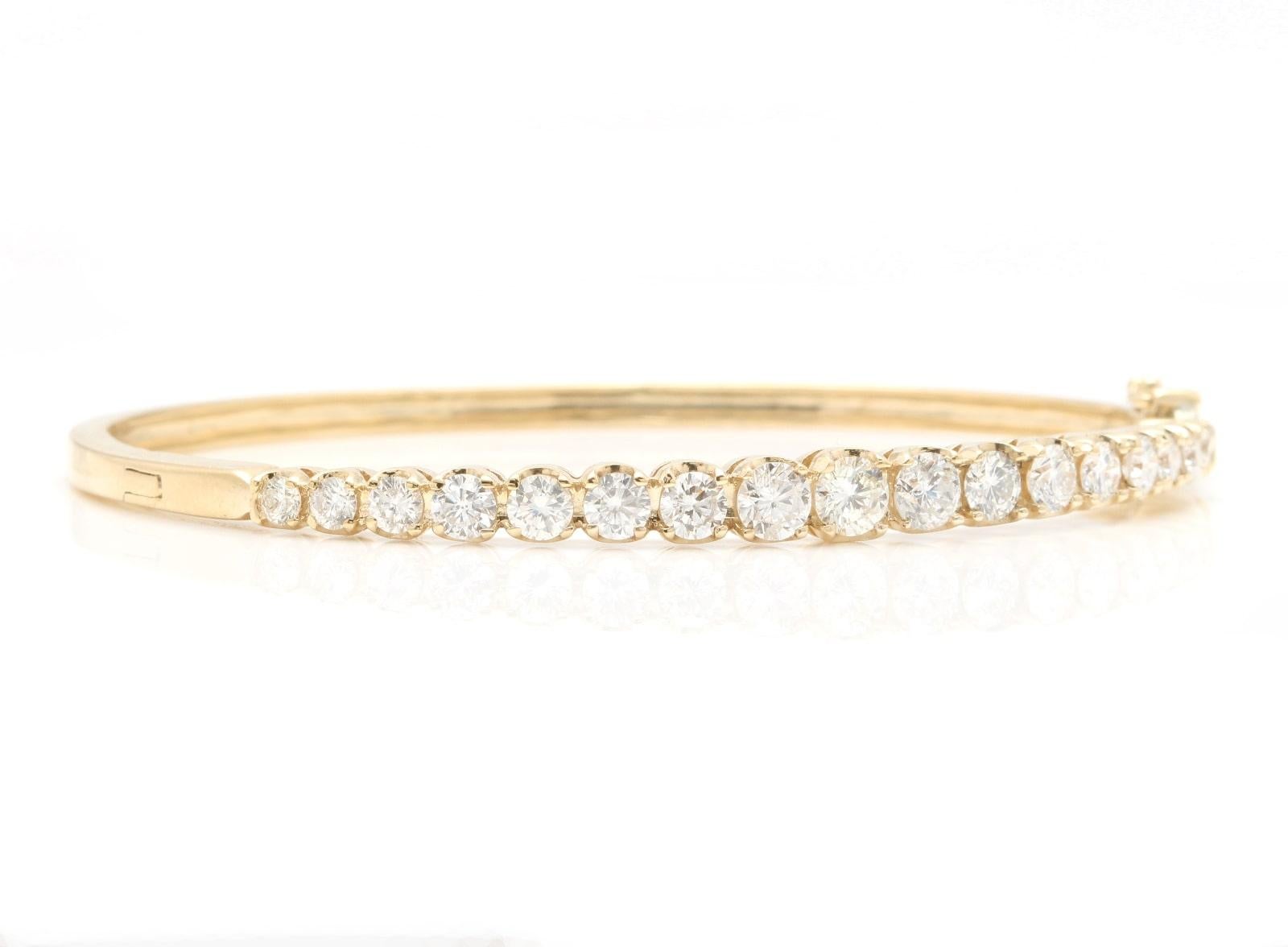 Very Impressive 3.40 Carats Natural Diamond 14K Solid Yellow Gold Bangle Bracelet 

Suggested Replacement Value: Approx. $9,000.00

STAMPED: 14K

Total Natural Round Diamonds Weight: Approx. 3.40 Carats (color G-H / Clarity SI1)

Center Diamond