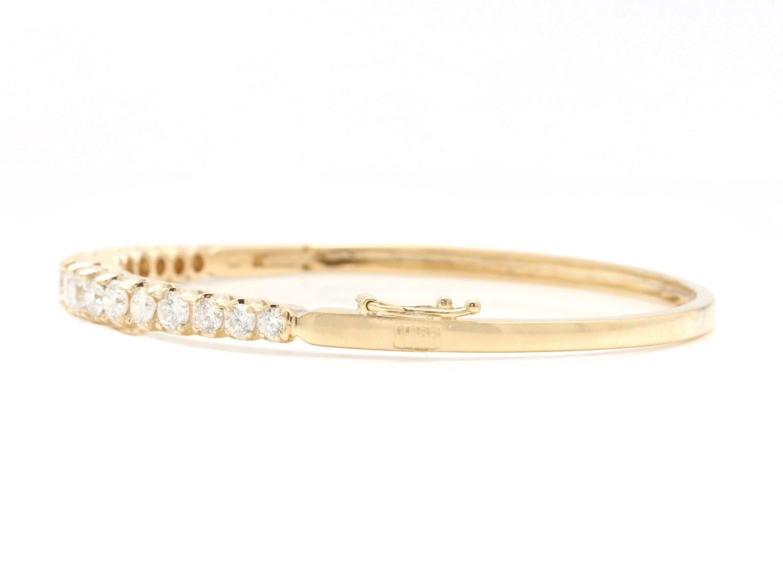 Round Cut 3.40 Carats Natural Diamond 14K Solid Yellow Gold Bangle Bracelet For Sale