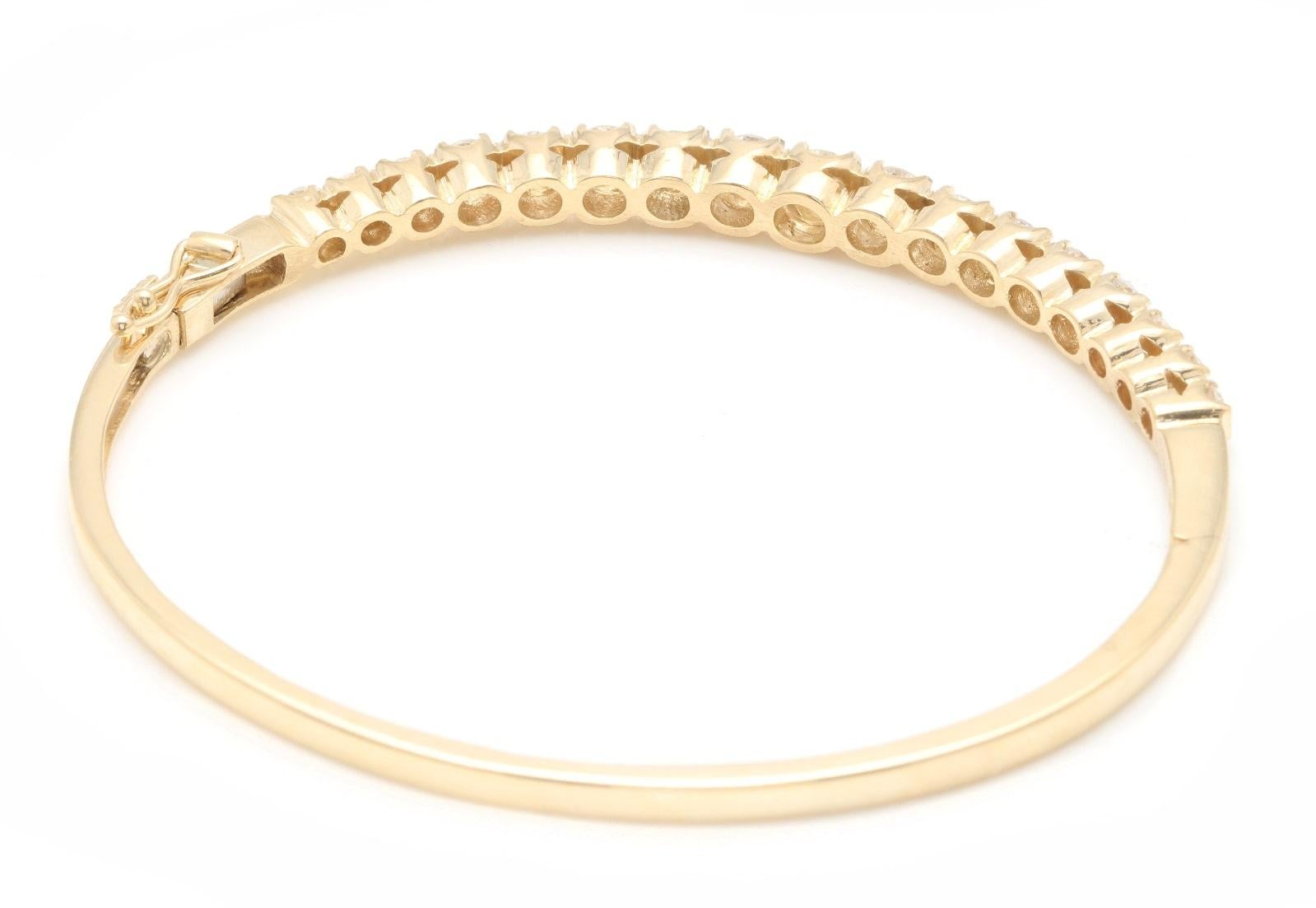 3.40 Carats Natural Diamond 14K Solid Yellow Gold Bangle Bracelet In New Condition For Sale In Los Angeles, CA