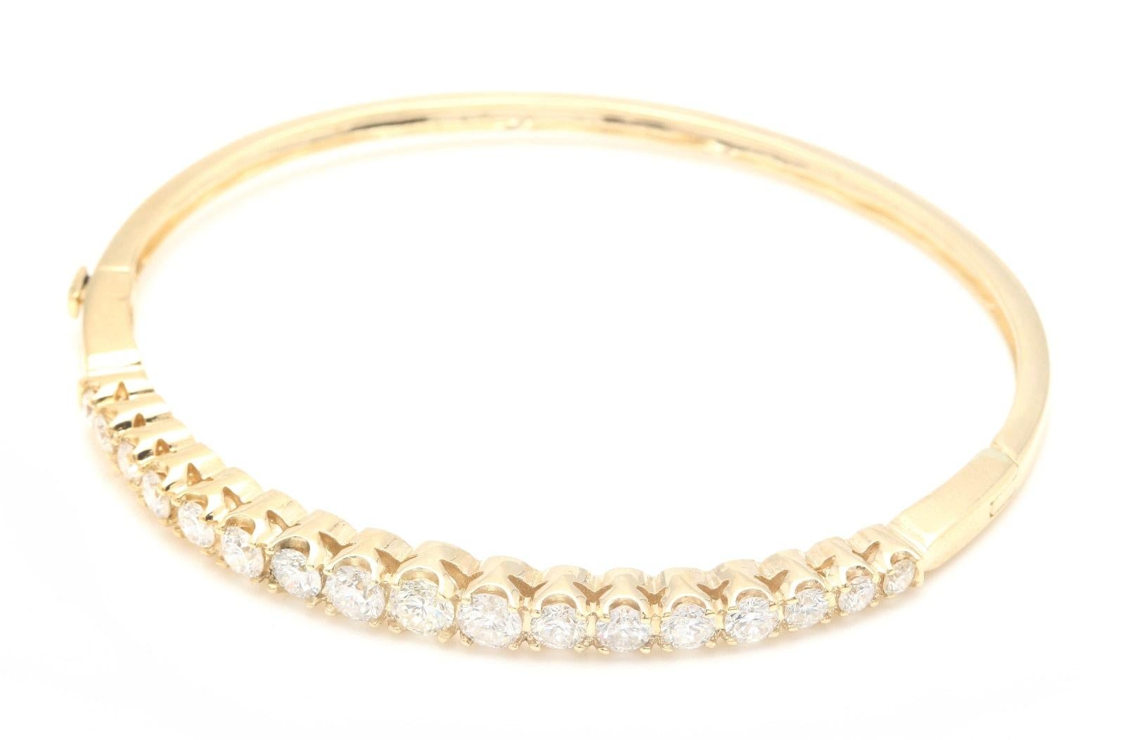 Women's 3.40 Carats Natural Diamond 14K Solid Yellow Gold Bangle Bracelet For Sale