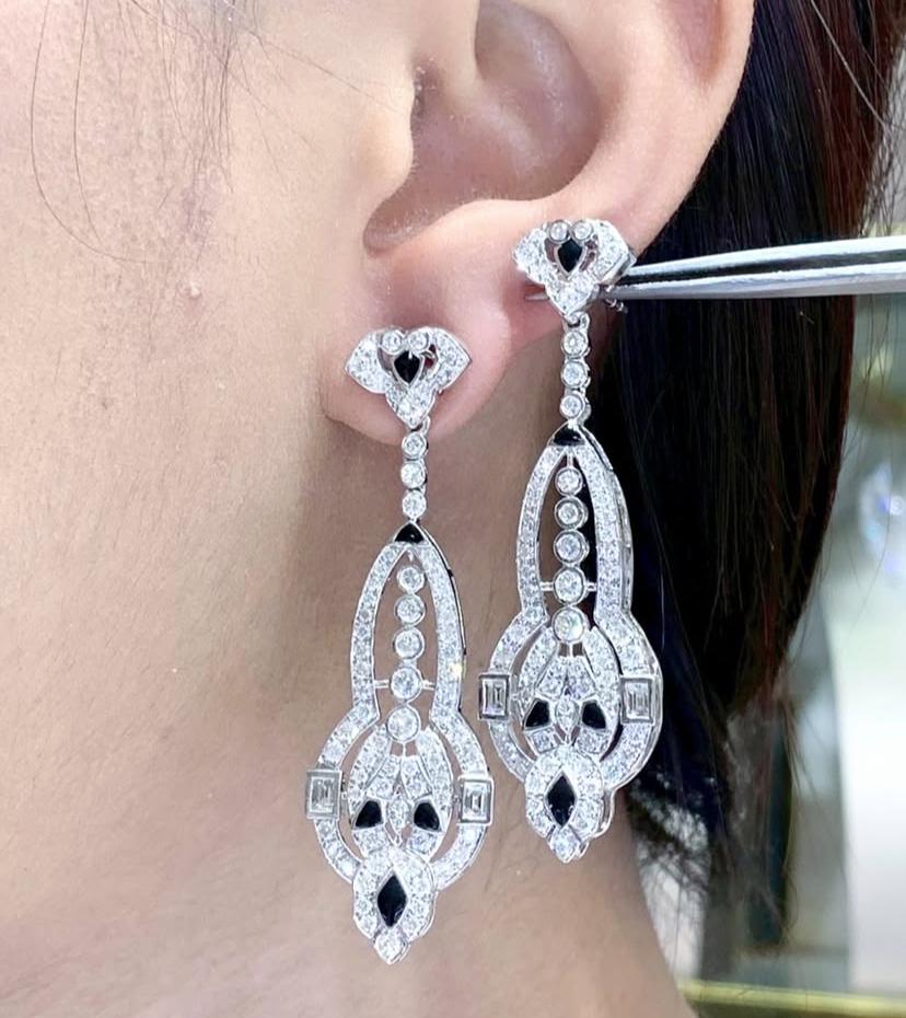 Araña de oro de 18 quilates con diamantes naturales de 3,40 quilates  Pendientes Corte redondo en venta