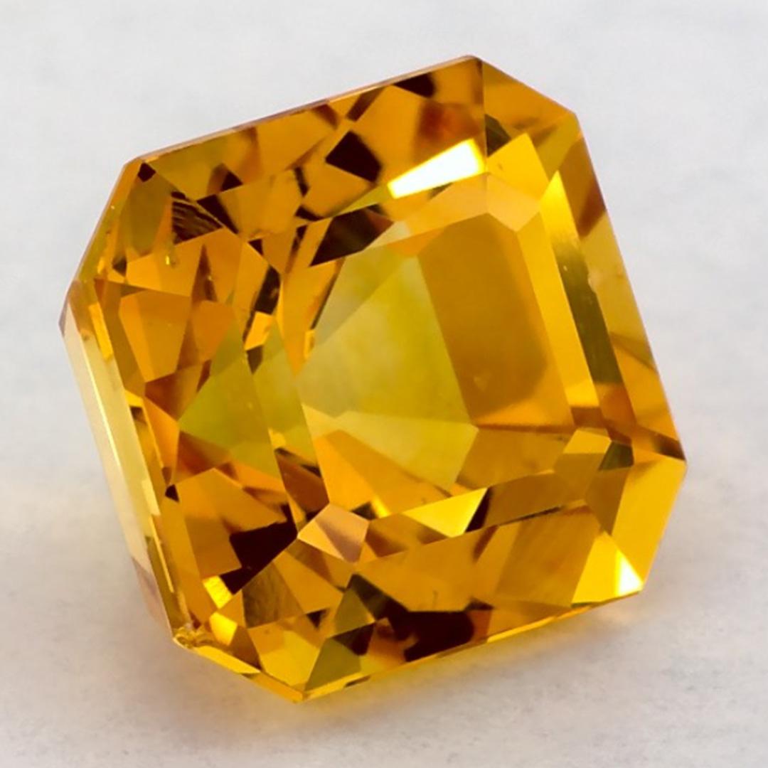 Taille émeraude 3.40 Ct Yellow Sapphire Octagon Loose Gemstone (pierre précieuse en vrac) en vente