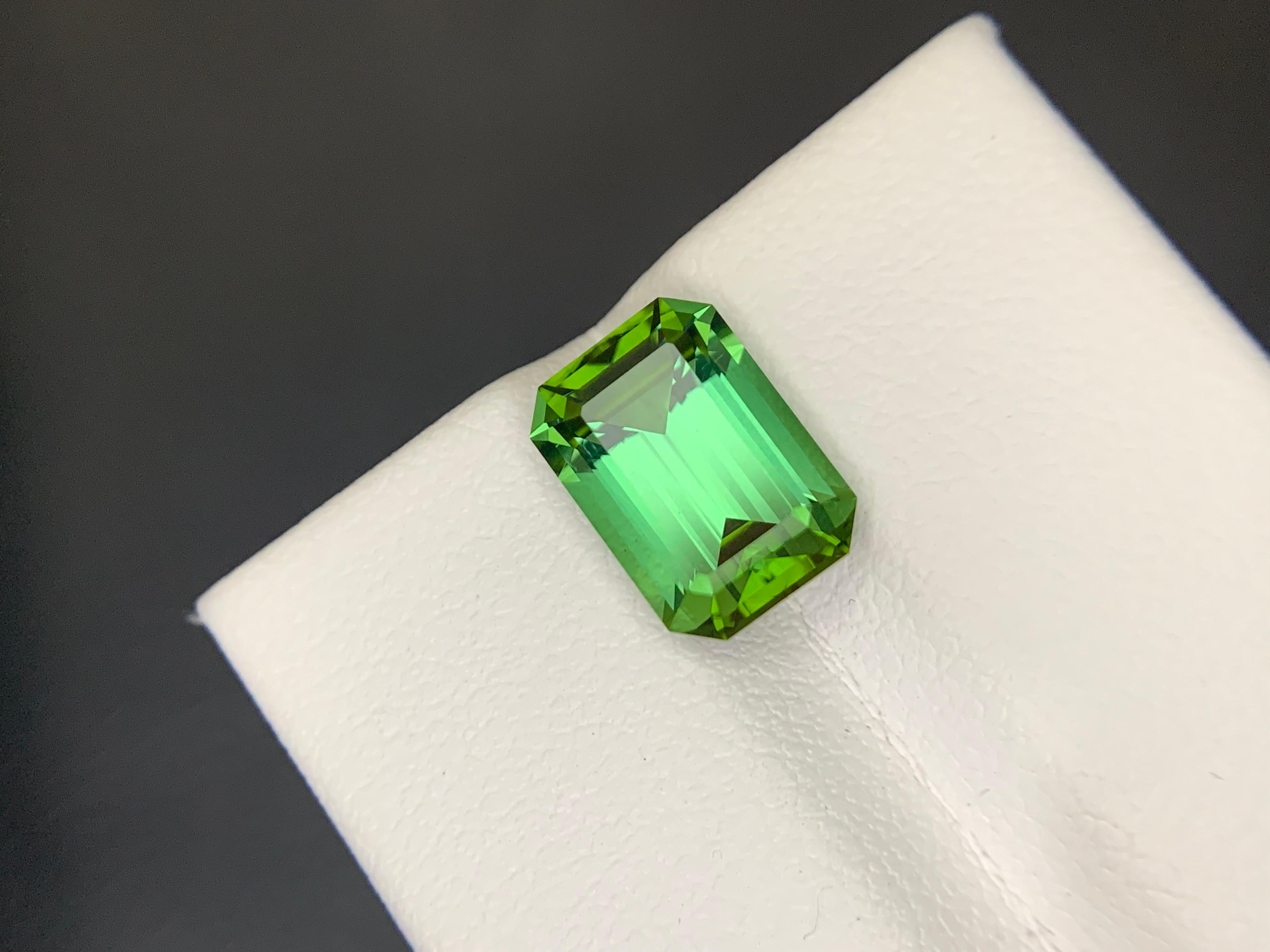 3,40 Karat Natürlicher bläulich grüner Turmalin Loser Edelstein (Smaragdschliff) im Angebot