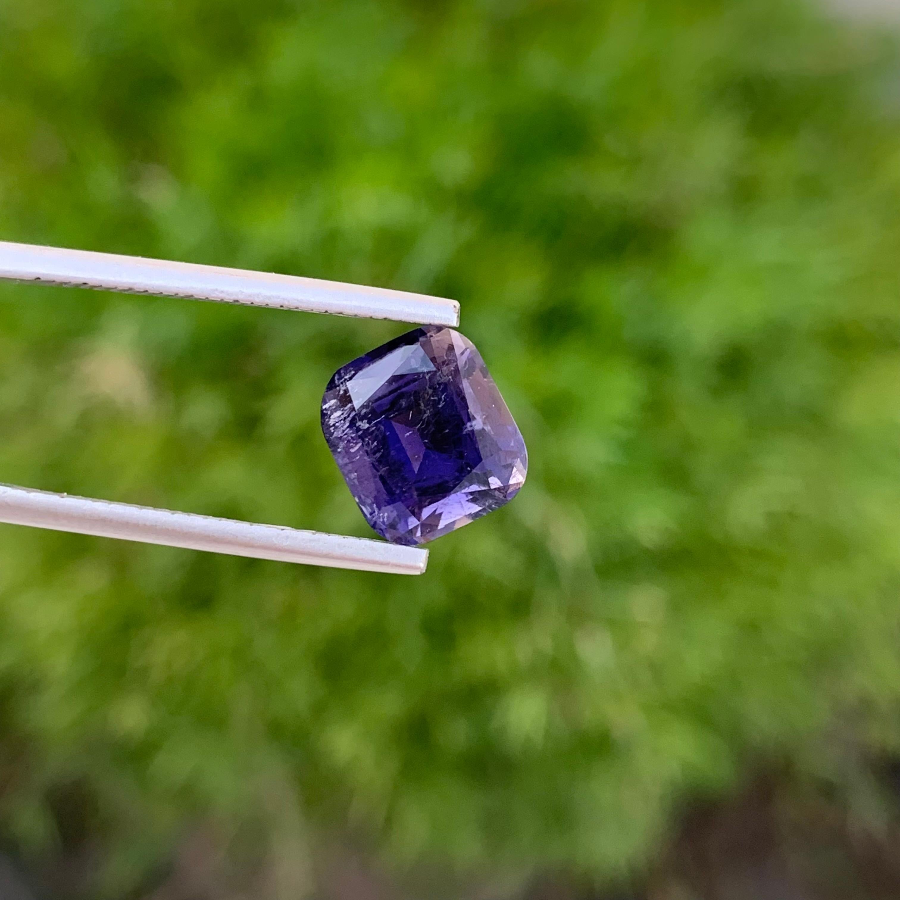 Taglio cuscino 3,40 Gemma naturale sciolta di iolite a forma di cuscino dalla miniera dell'India in vendita
