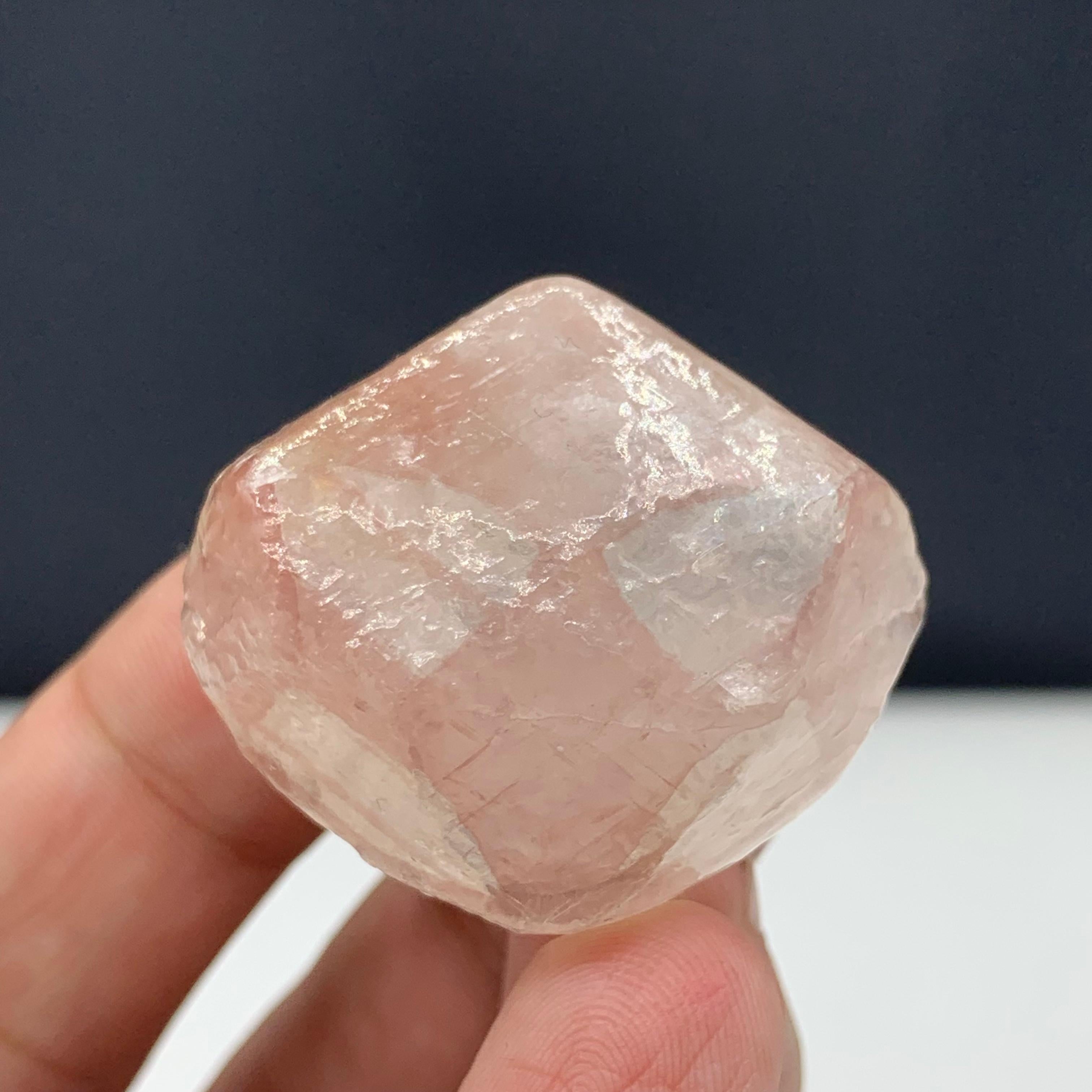 34,04 Gram, schmuckvolles Spinnenauge Calcite-Kristall aus Balochistan, Pakistan (18. Jahrhundert und früher) im Angebot