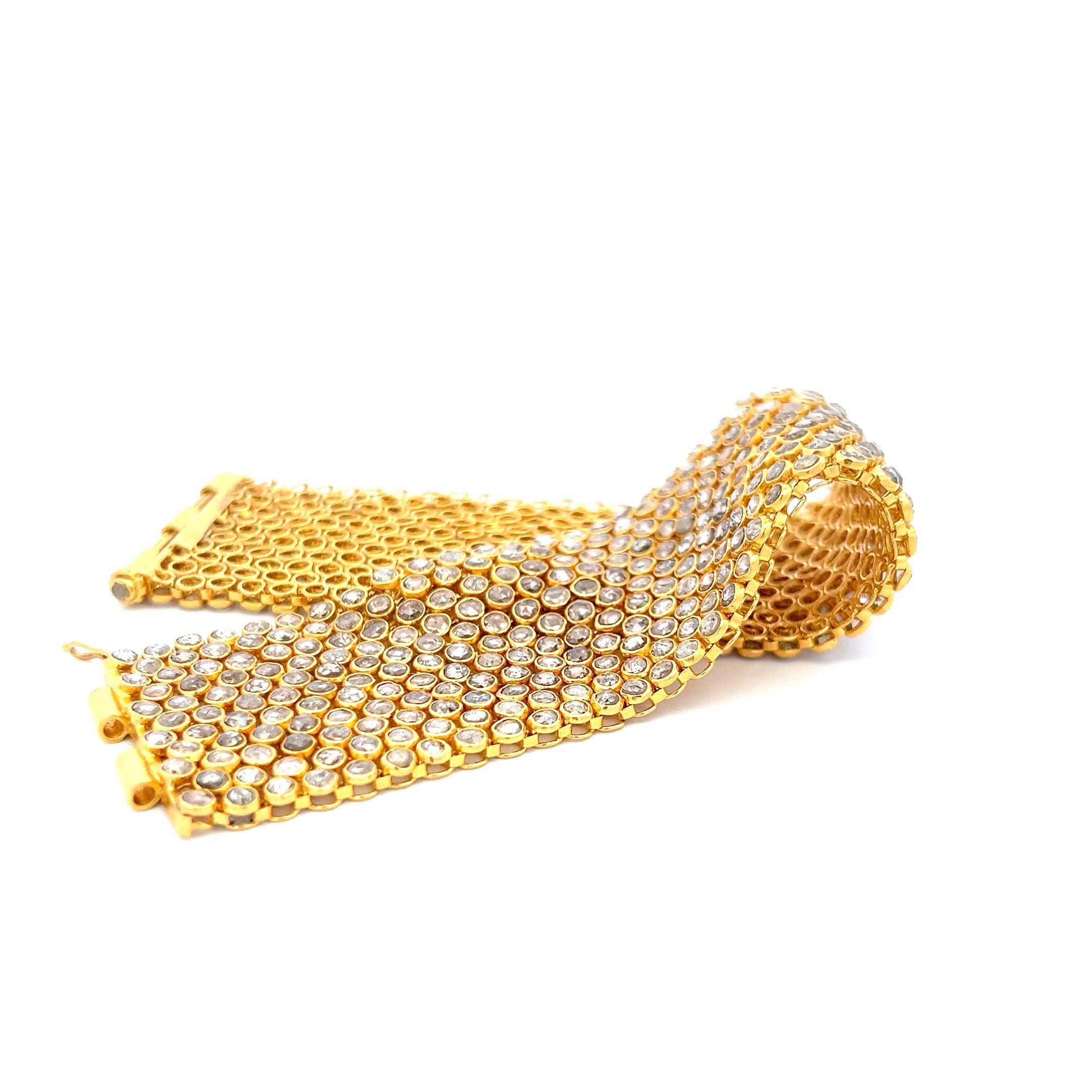 Titre :
34.08 Carat Rose Cut M I1 Diamond 22 Karat Yellow Gold Link Bracelet
Le style :
Lien
Métal :
Or jaune 22 carats
Pierre précieuse 1 :
Diamant de 34,08 carats
Nombre de pierres :
559
Couleur :
M
La clarté :
I1
Forme :
Taille rose
Dimension