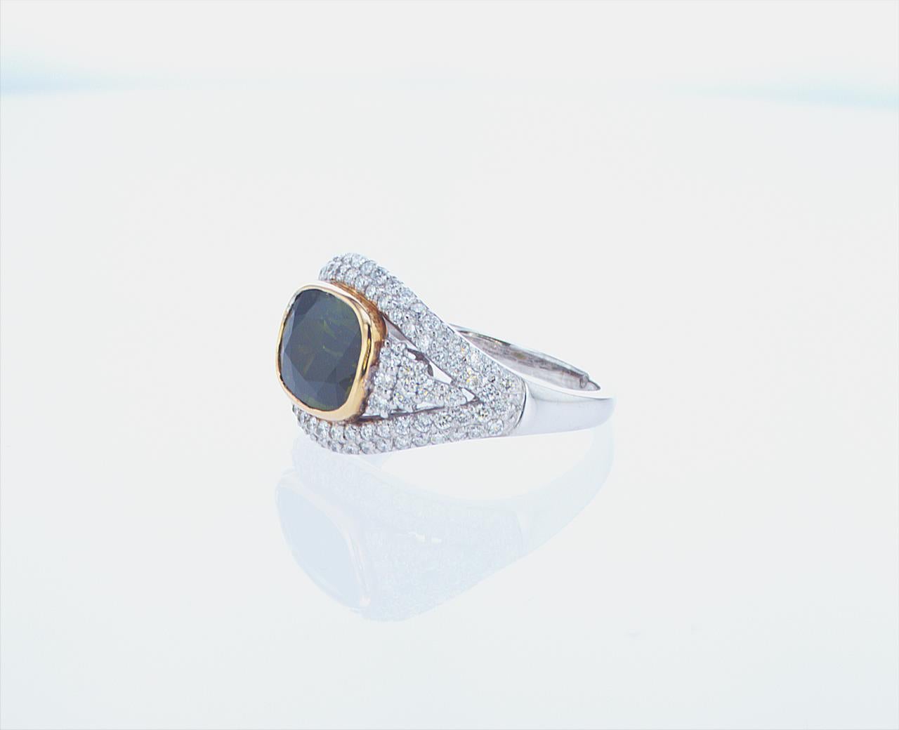 Oval Cut 3.40ct Green Sapphire Ring with 0.84ct TW Dias in 18k White Gold with Palladium. For Sale