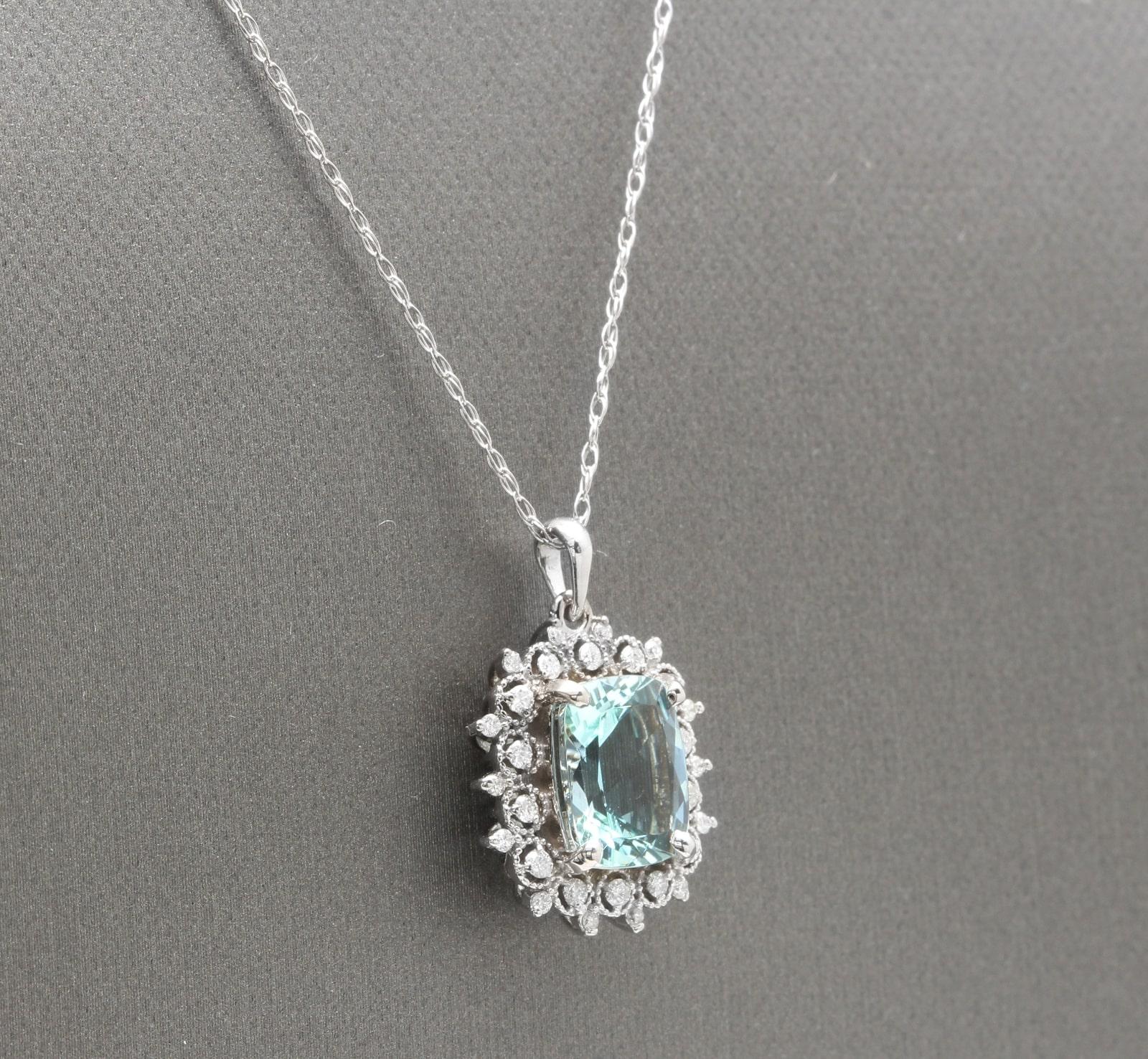 3.40Ct Natural Aquamarine and Diamond 14K Solid White Gold Necklace

Stamped: 14K

Suggested Replacement Value: $5,000.00 

Natural Oval Cut Aquamarine Weights: Approx. 3.00 Carats

Aquamarine Measures: Approx. 10.00 x 8.00mm

Total Natural Round