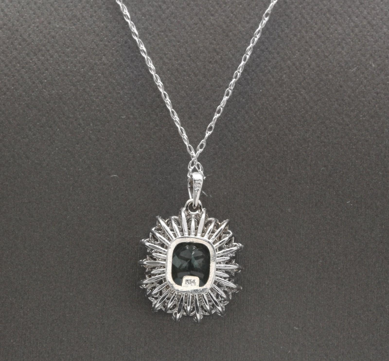 3.40ct Natural Aquamarine and Diamond 14K Solid White Gold Necklace In New Condition For Sale In Los Angeles, CA