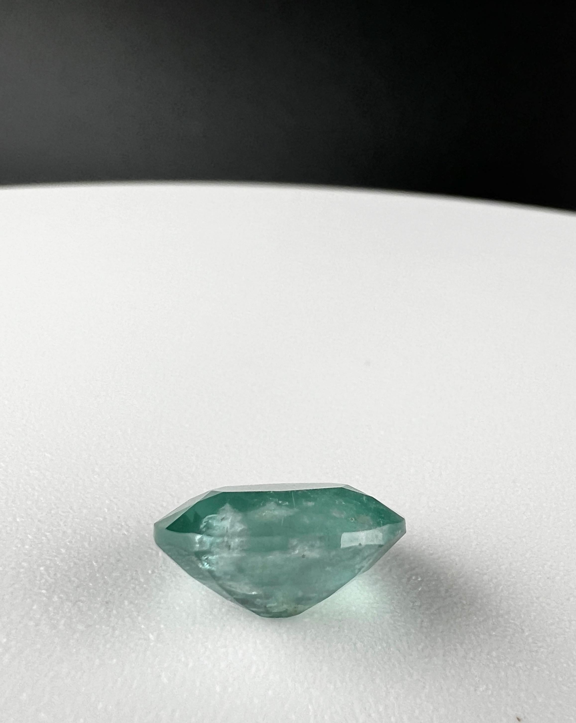 3.40ct Round Non-oiled Emerald Gemstone For Sale 7