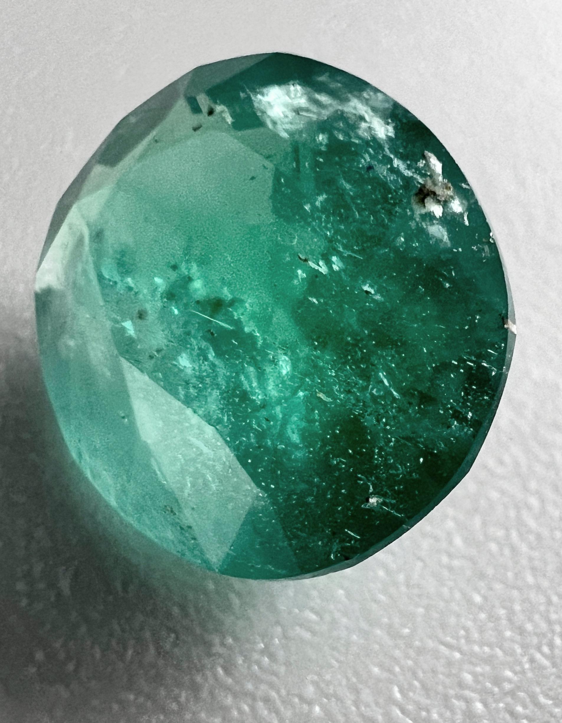 3.40ct Round Non-oiled Emerald Gemstone For Sale 2