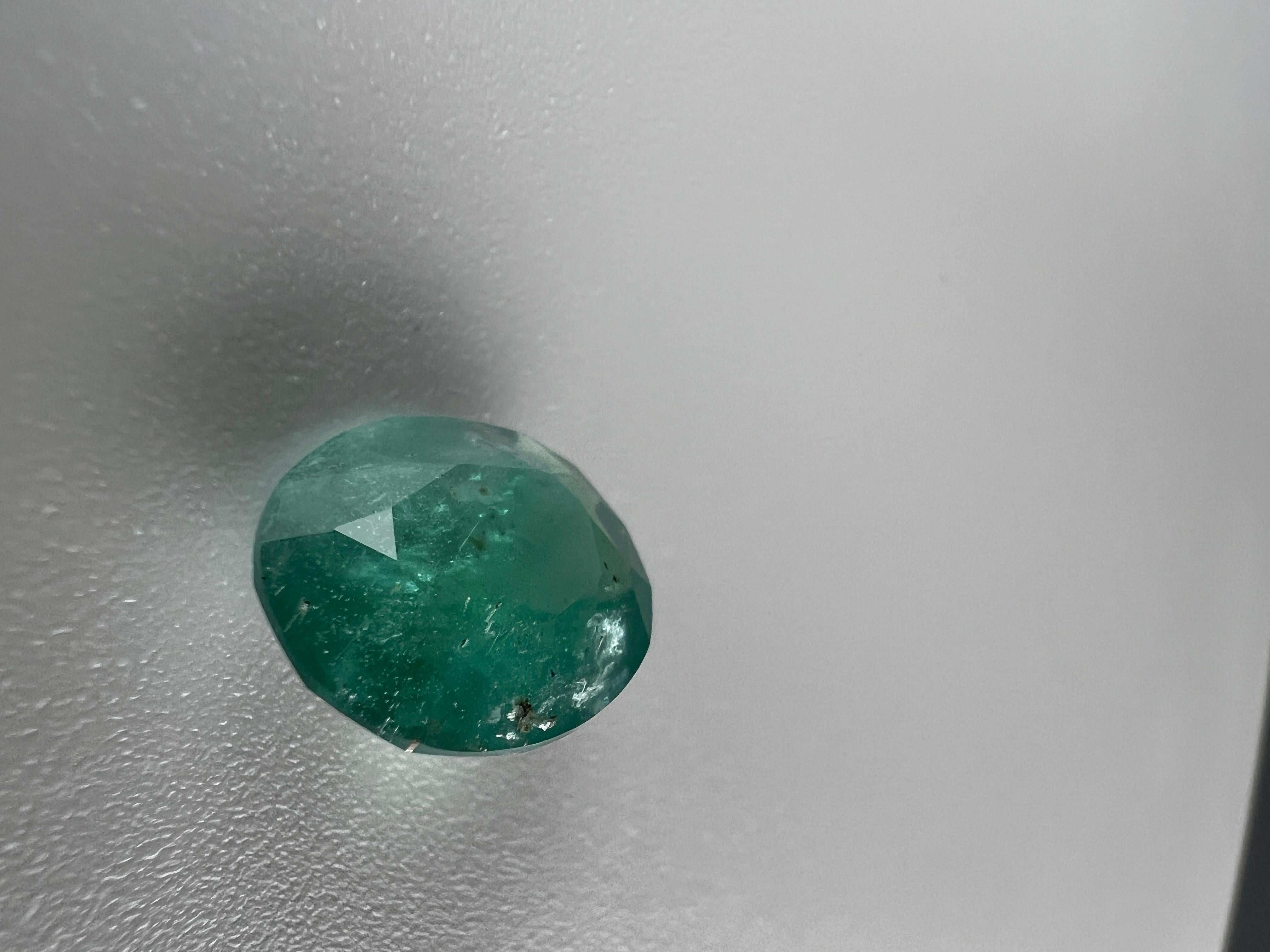 3.40ct Round Non-oiled Emerald Gemstone For Sale 3