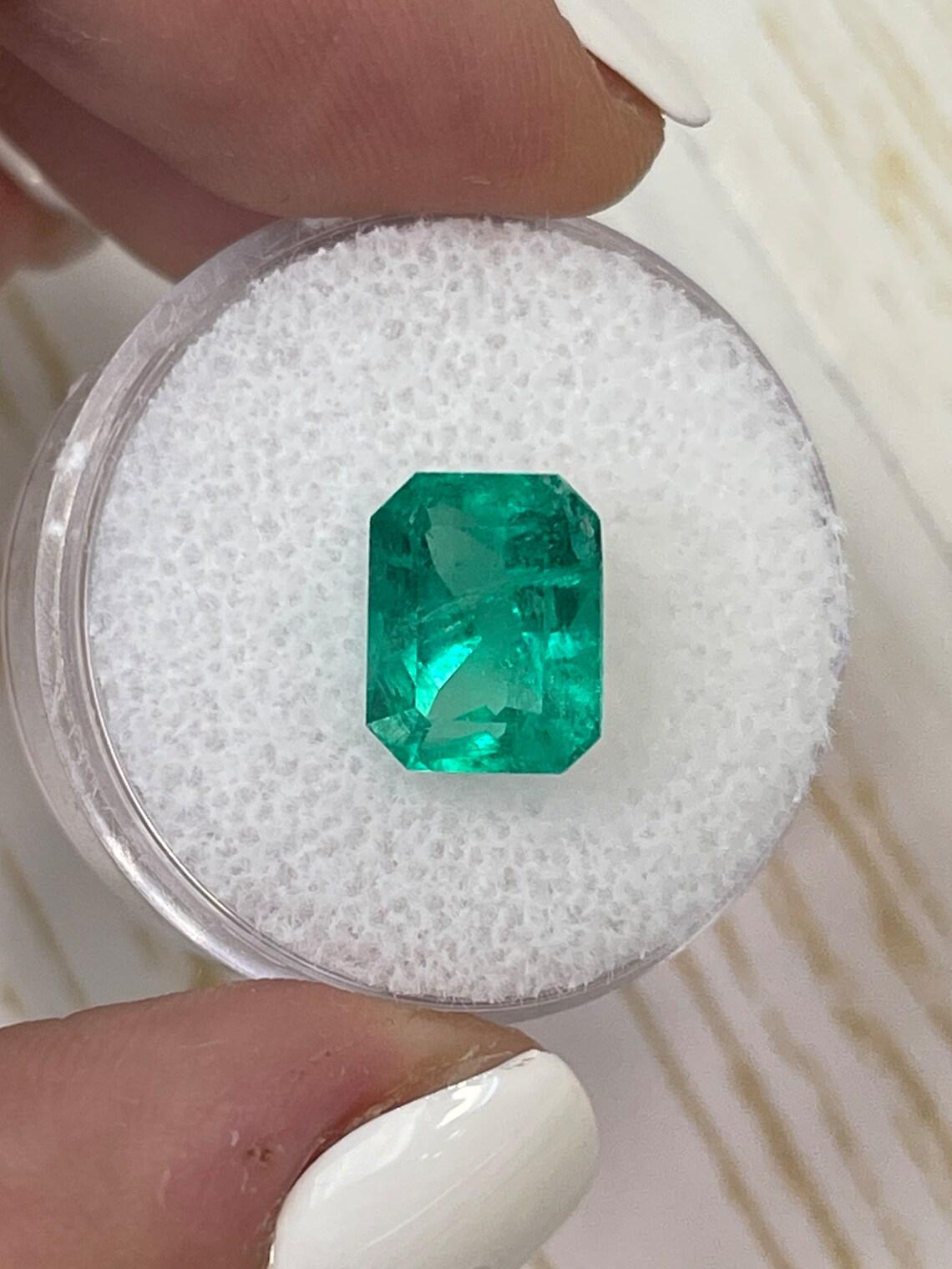 Esmeralda colombiana verde azulada mediana de 3,41 quilates 10x8 - Piedra auténtica del mes de mayo Moderno en venta