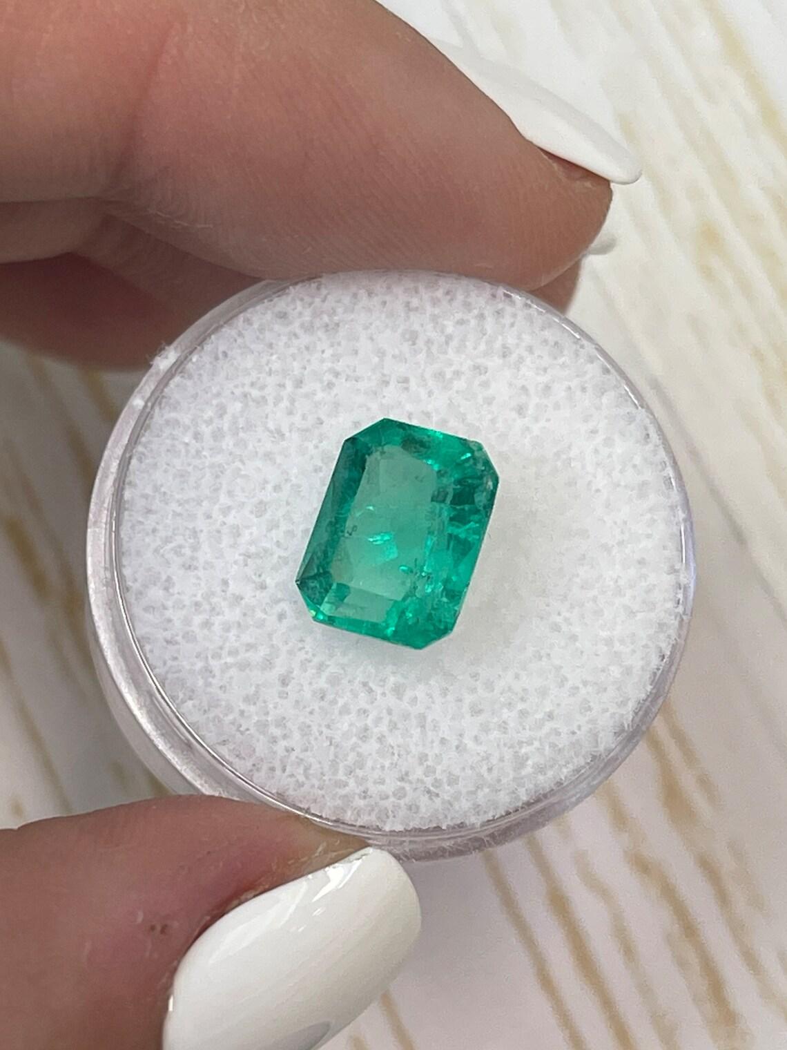 Esmeralda colombiana verde azulada mediana de 3,41 quilates 10x8 - Piedra auténtica del mes de mayo en Nuevo estado para la venta en Jupiter, FL