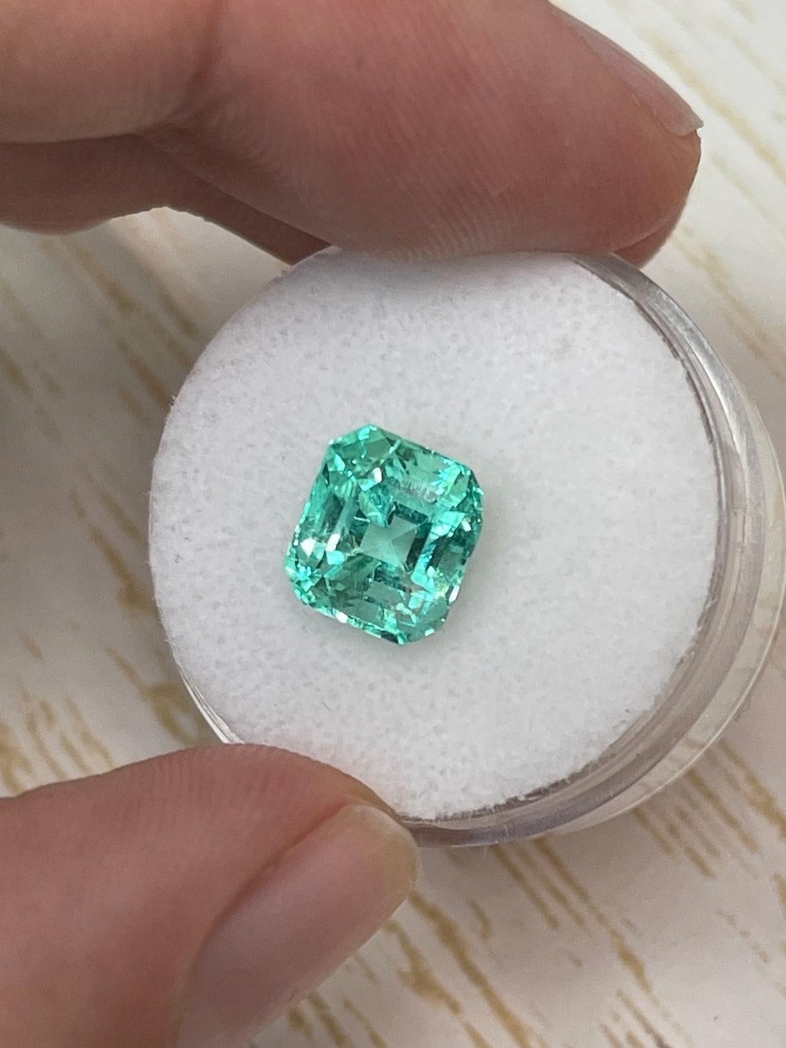 Moderno Smeraldo colombiano verde astrologico da 3,41 carati 9x8 - Taglio smeraldo VS Gemma Jyotish in vendita