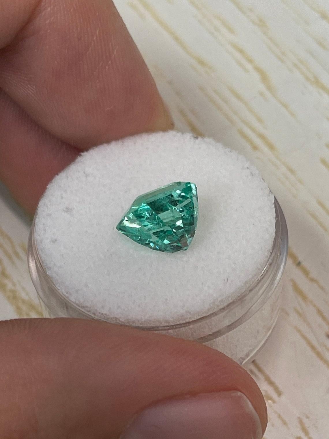 Smeraldo colombiano verde astrologico da 3,41 carati 9x8 - Taglio smeraldo VS Gemma Jyotish in vendita 1