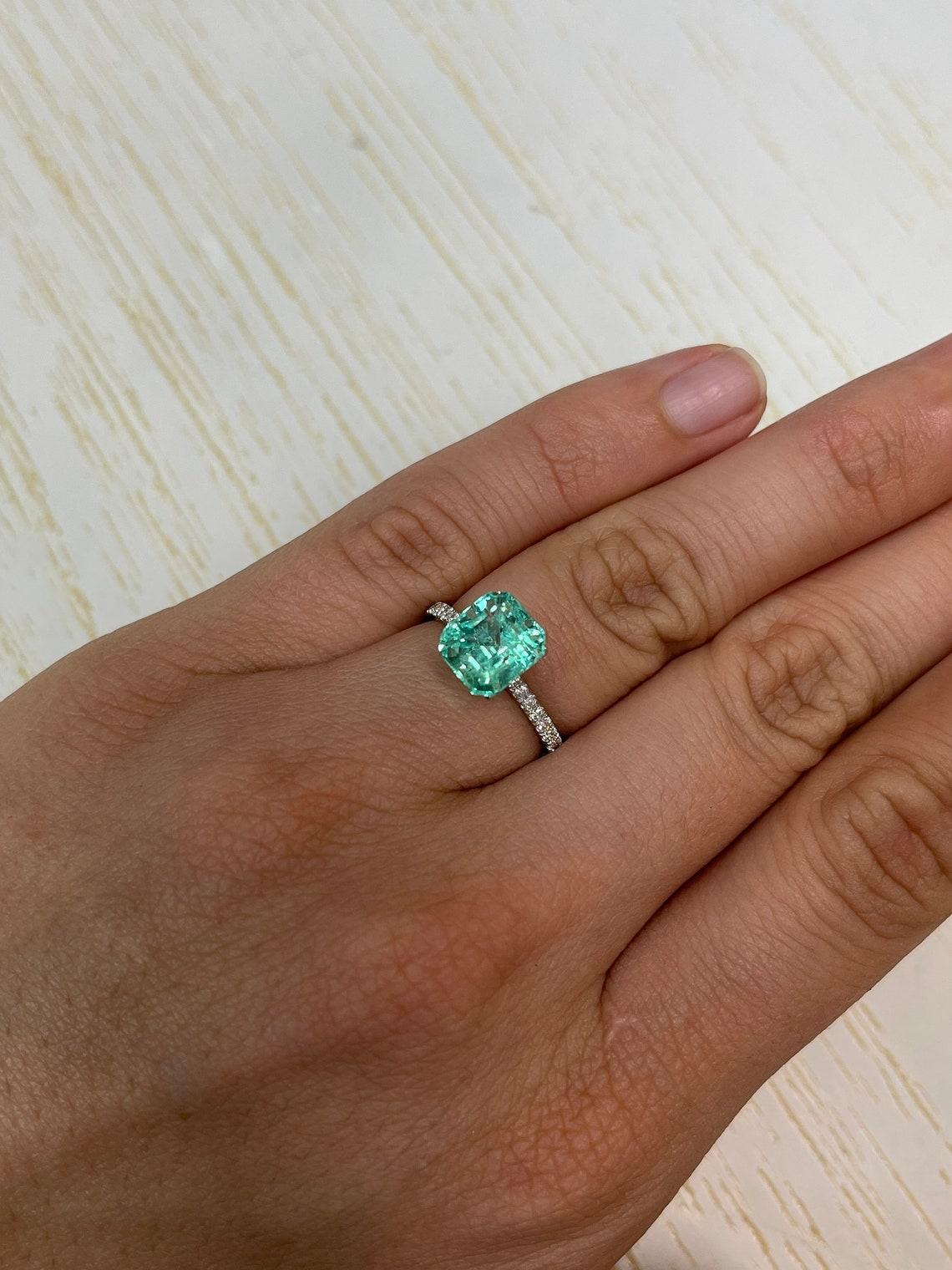 Smeraldo colombiano verde astrologico da 3,41 carati 9x8 - Taglio smeraldo VS Gemma Jyotish in vendita 3