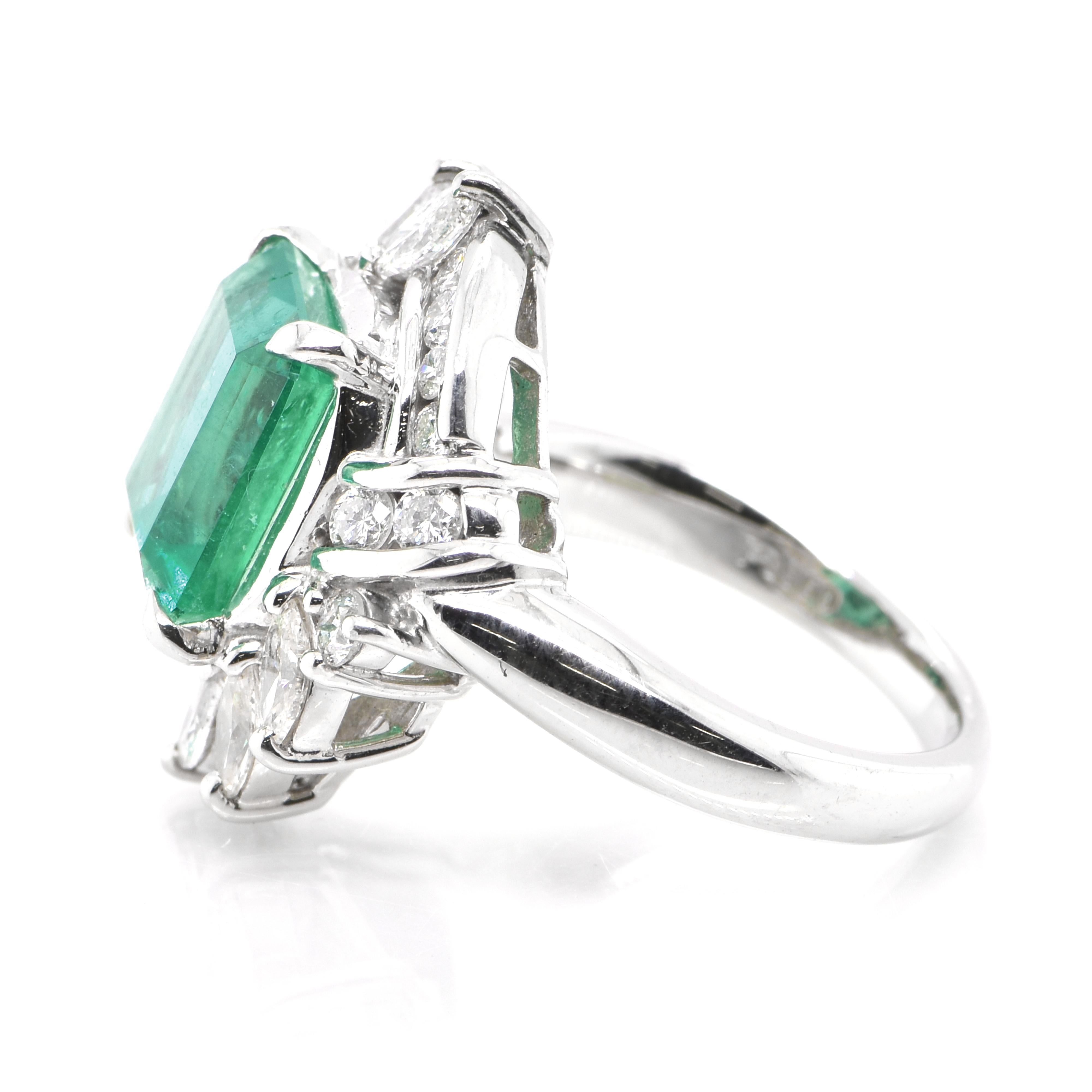 3.41 Carat Natural Emerald and Diamond Estate Ring Set in Platinum In Excellent Condition In Tokyo, JP